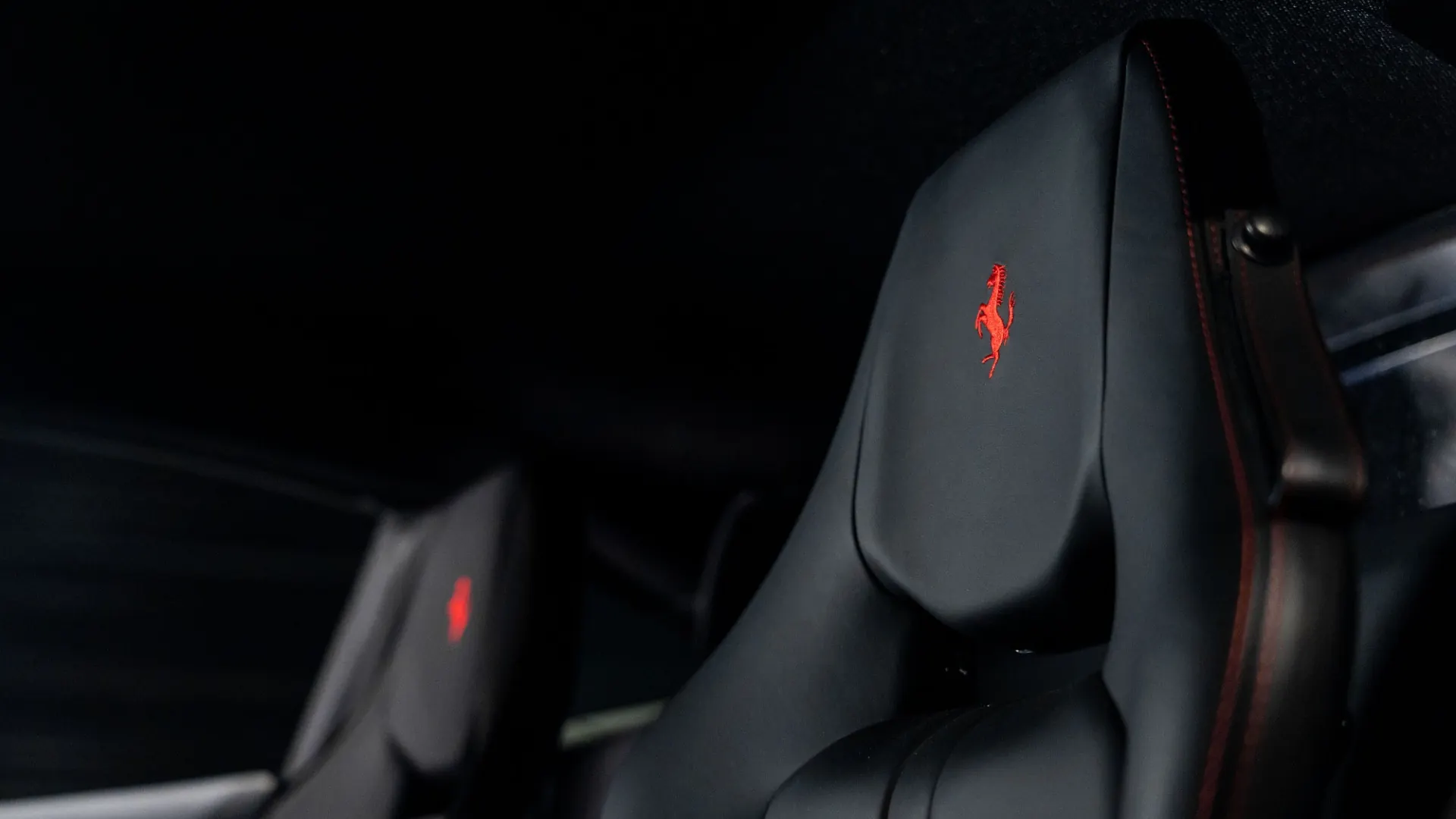 Ferrari F8 — photo 15