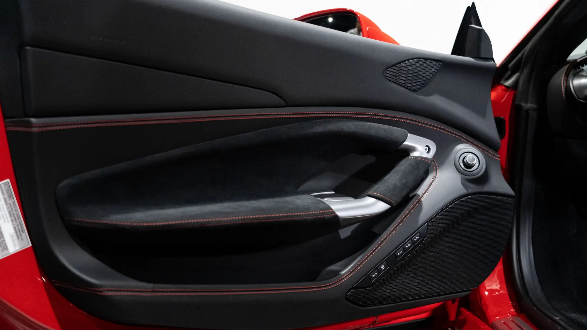 Ferrari F8 — photo 30