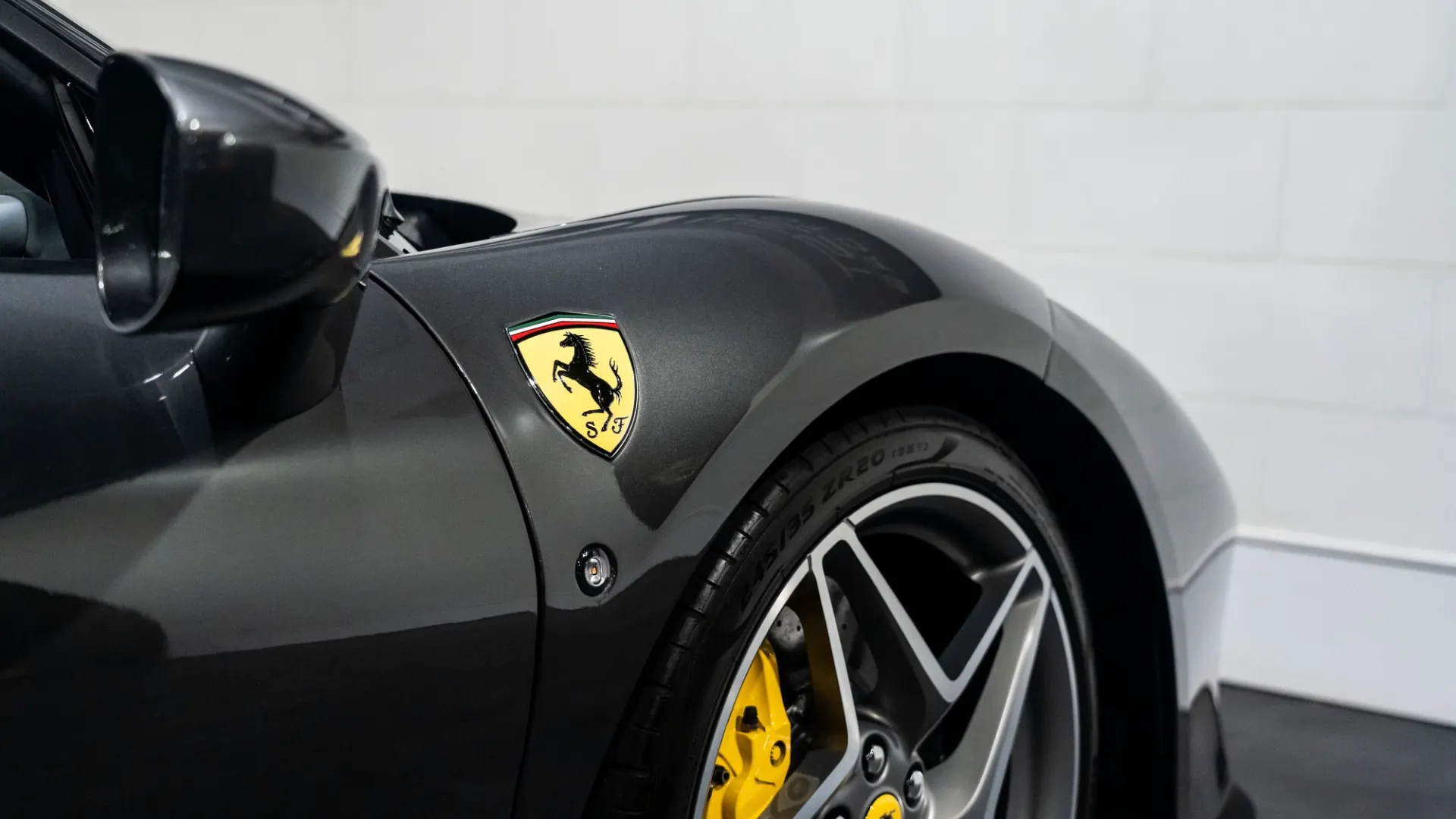 Ferrari F8 — photo 9