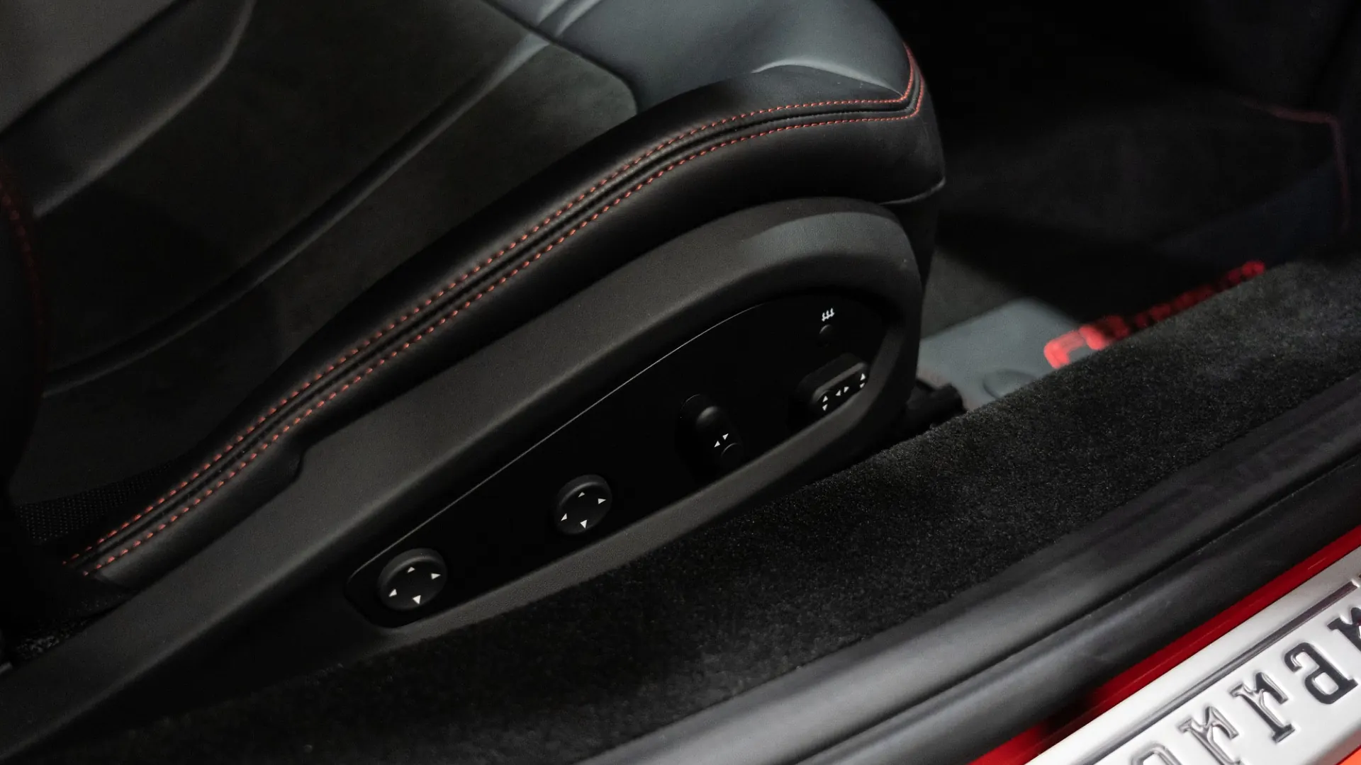 Ferrari F8 — photo 14