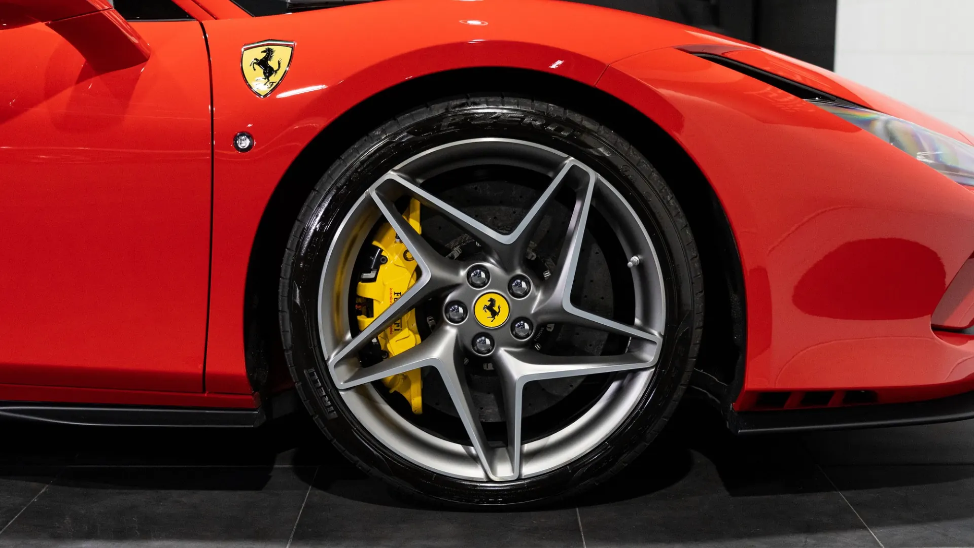 Ferrari F8 — photo 11