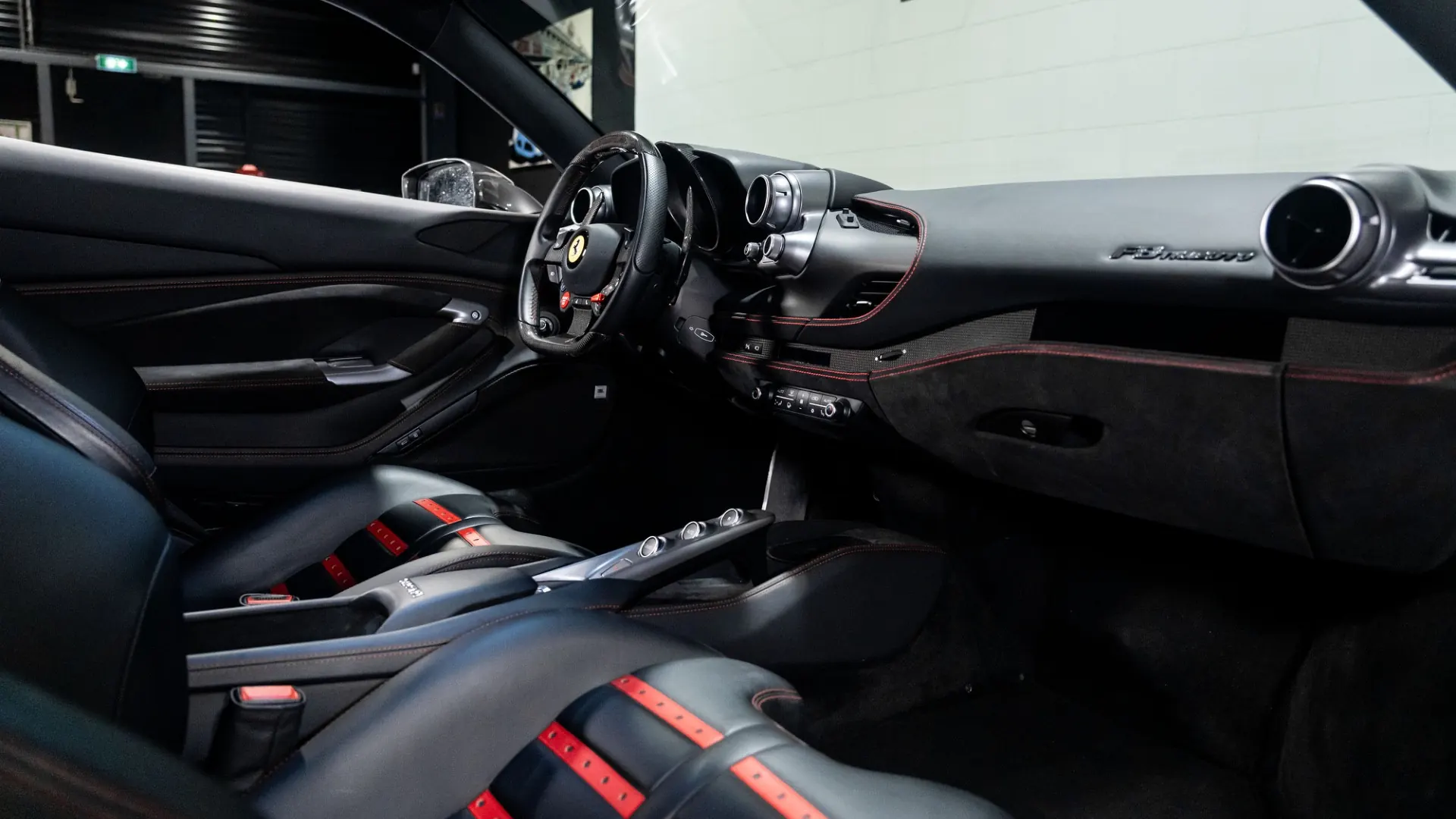 Ferrari F8 — photo 18