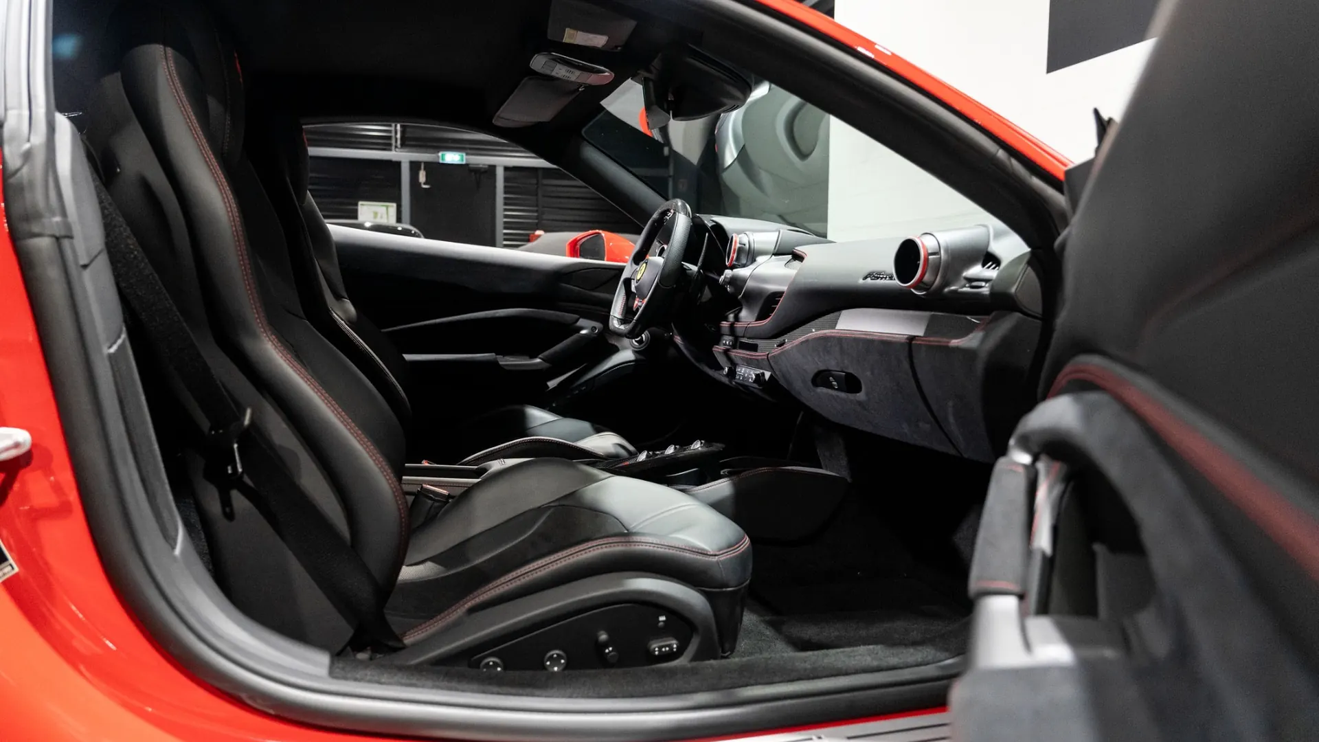 Ferrari F8 — photo 13