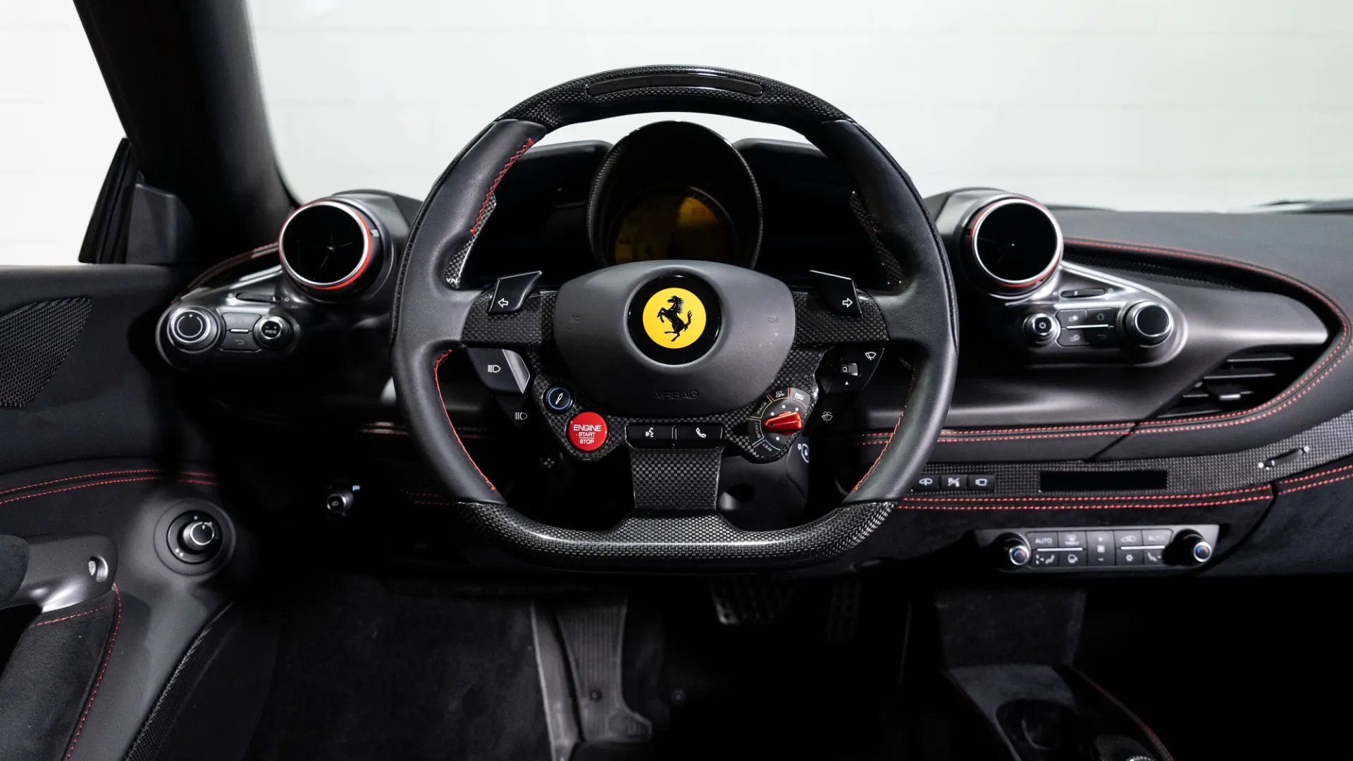 Ferrari F8 — photo 23