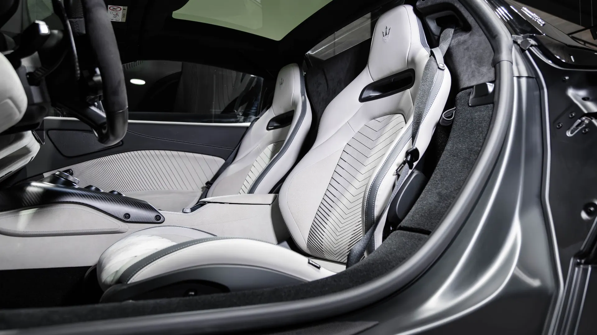 Maserati MC20 — photo 10