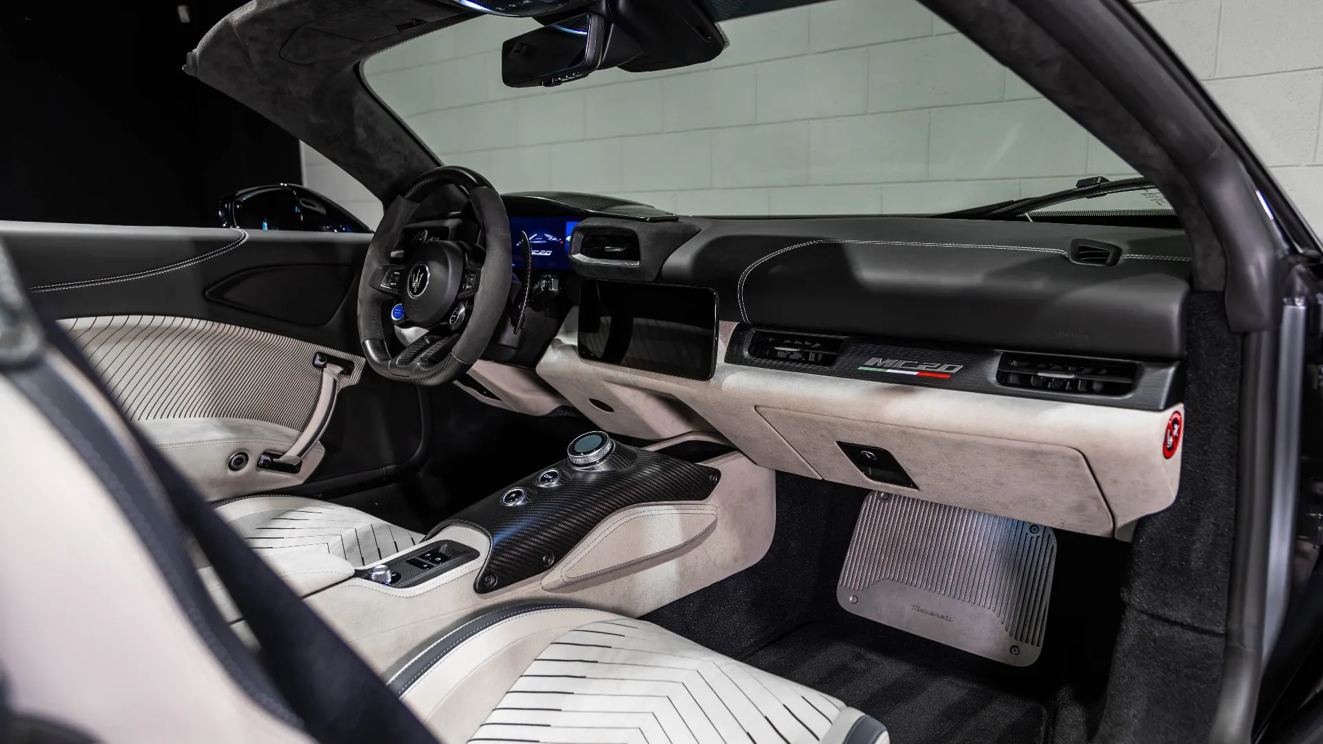 Maserati MC20 — photo 12