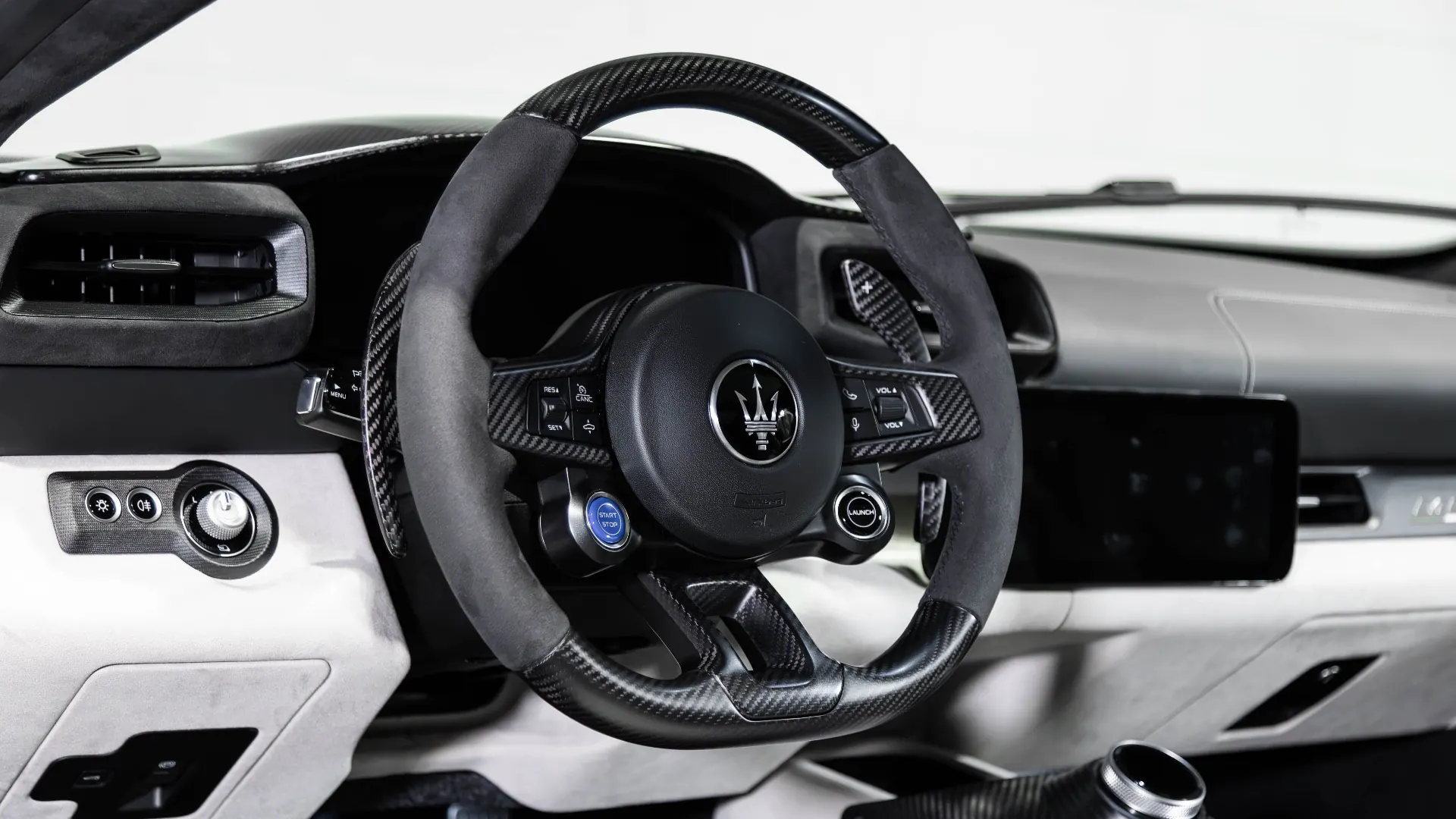 Maserati MC20 — photo 26