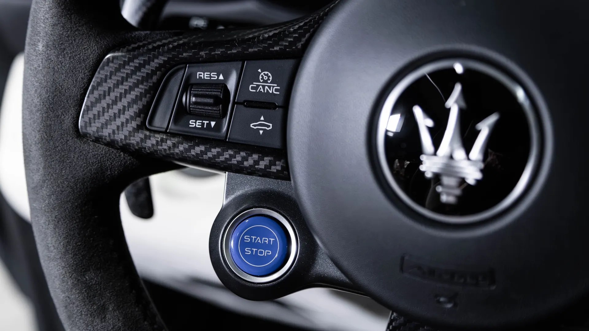 Maserati MC20 — photo 15