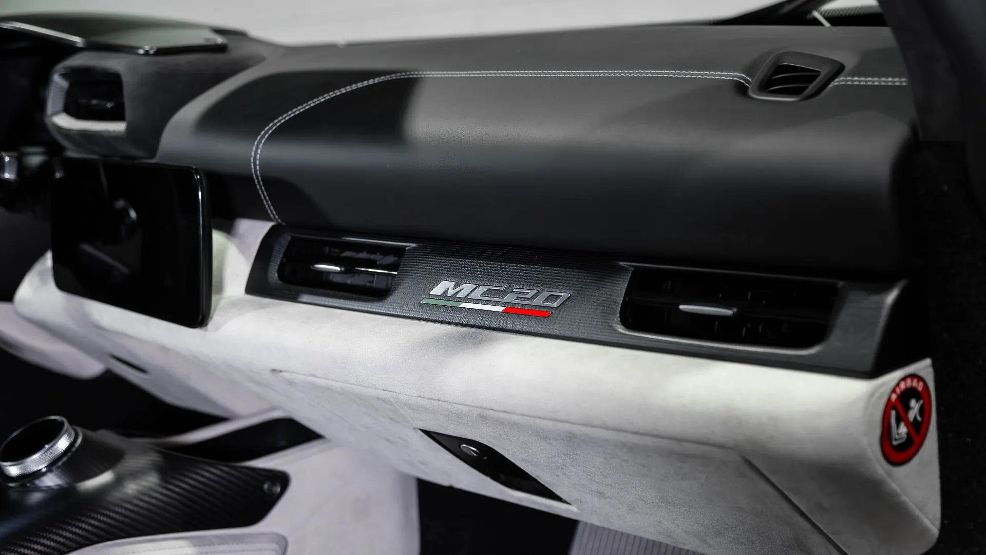 Maserati MC20 — photo 12
