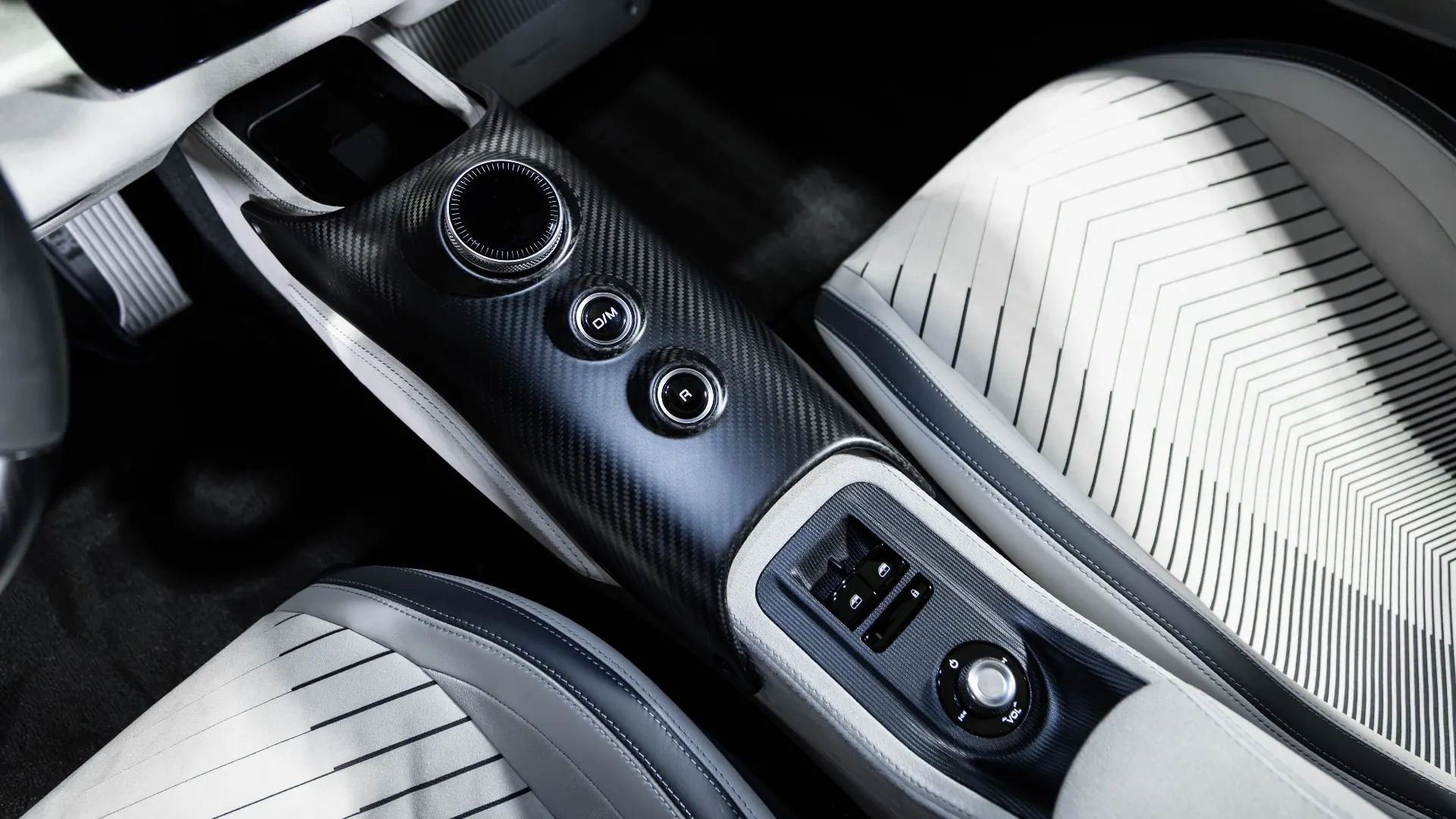 Maserati MC20 — photo 20