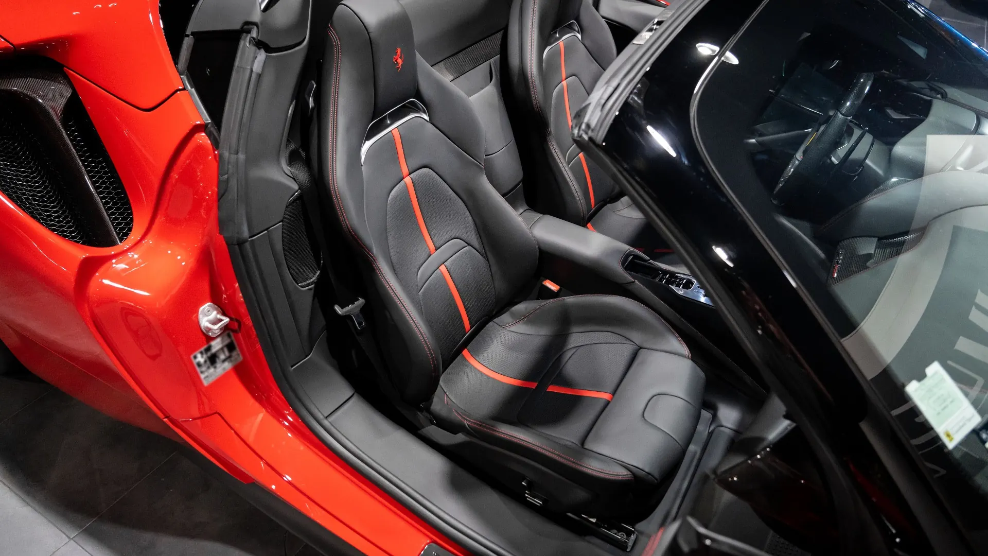 Ferrari SF90 — photo 13