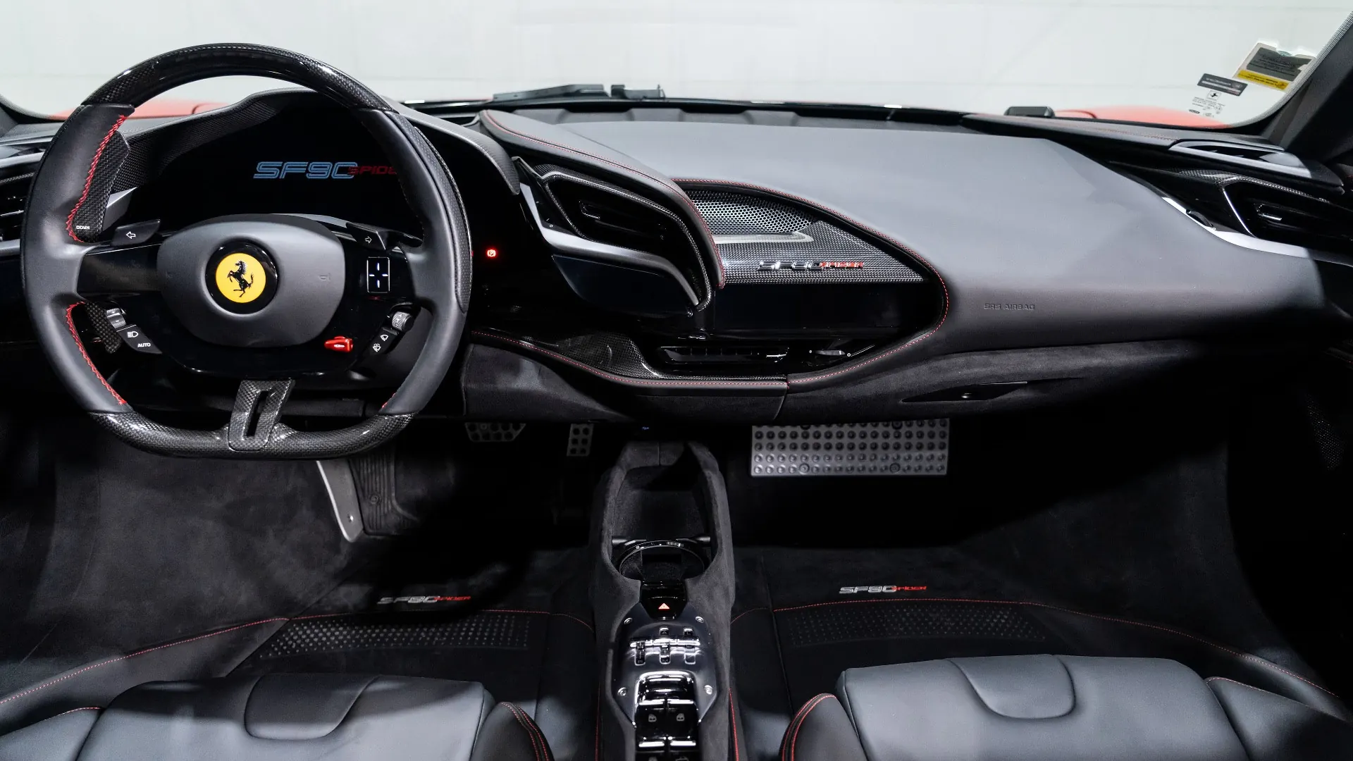 Ferrari SF90 — photo 11