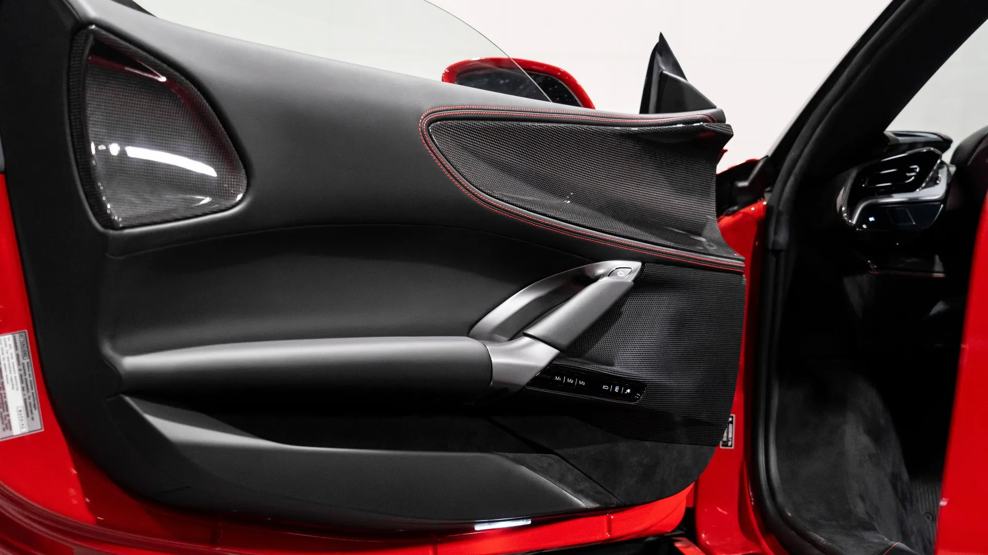Ferrari SF90 — photo 19