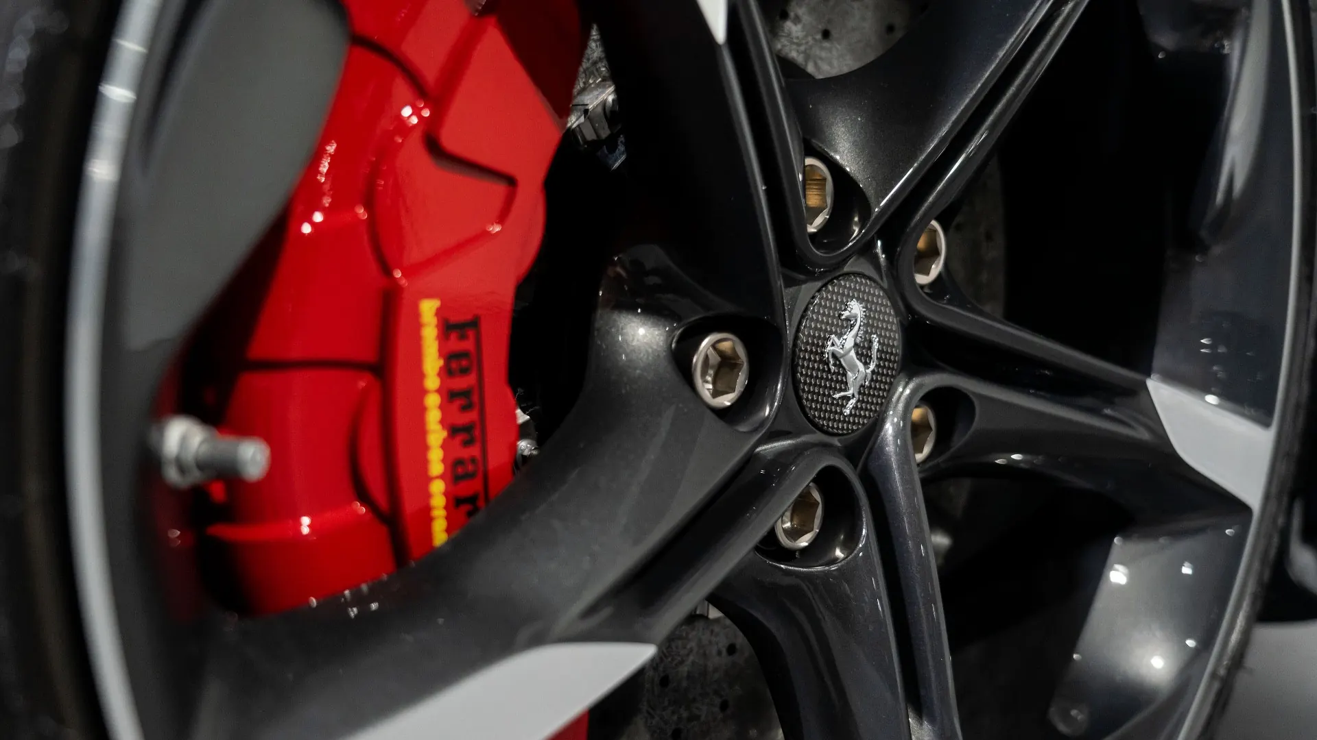 Ferrari SF90 — photo 10