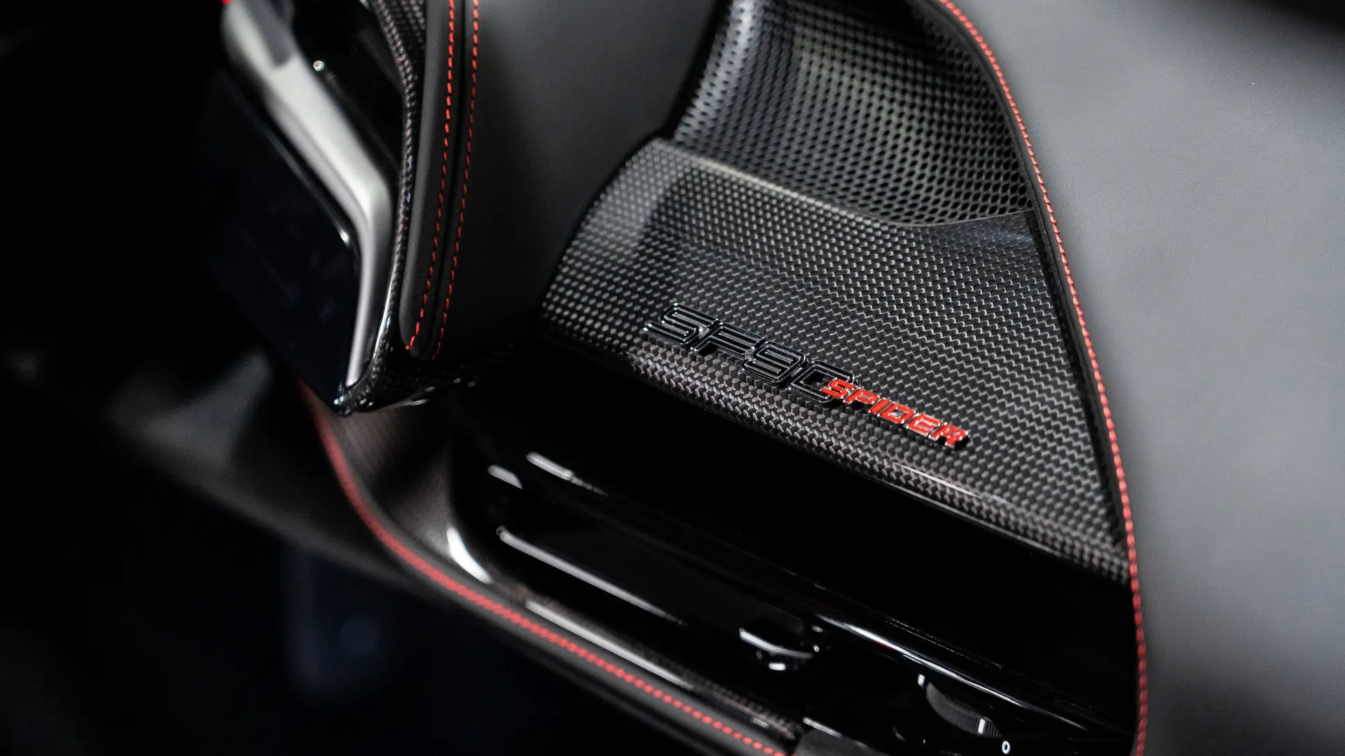 Ferrari SF90 — photo 18