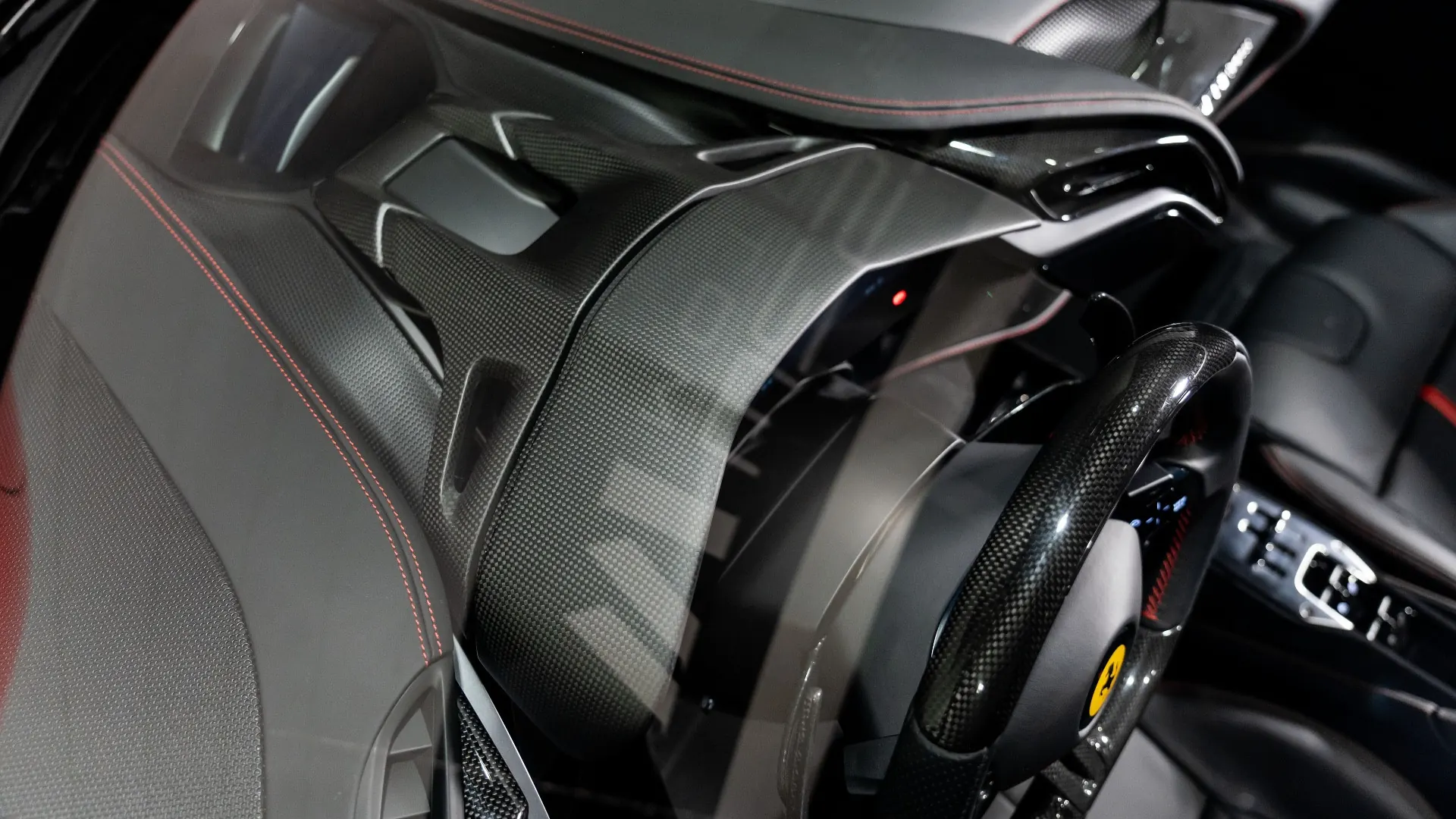 Ferrari SF90 — photo 30