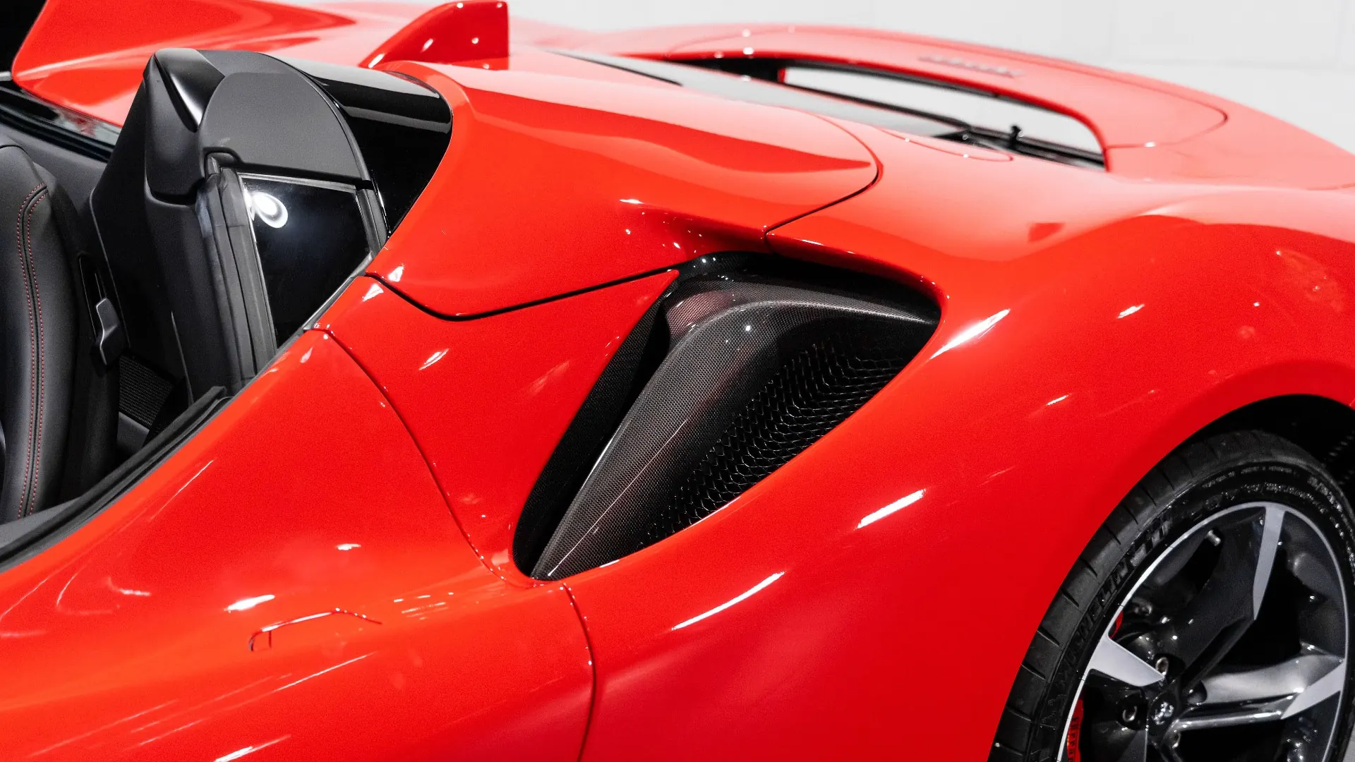 Ferrari SF90 — photo 8