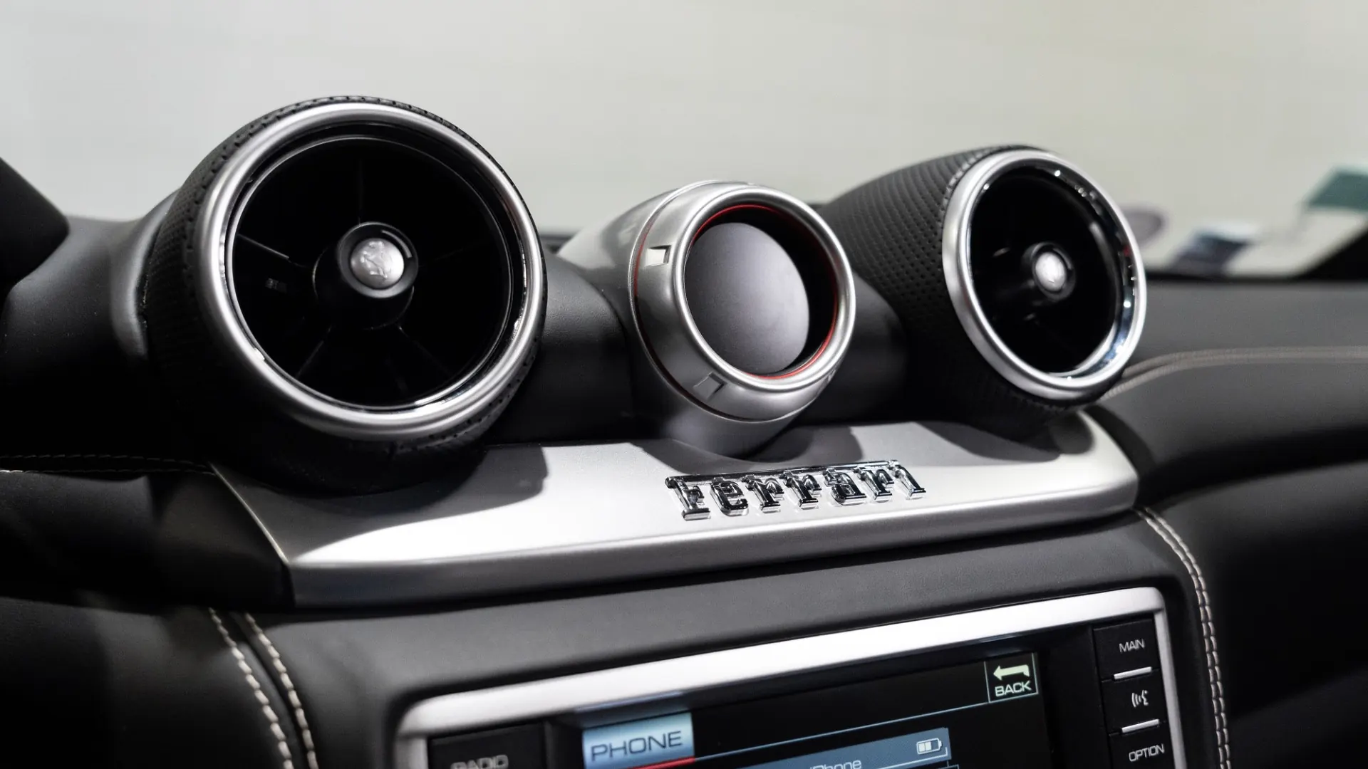 Ferrari California — photo 19