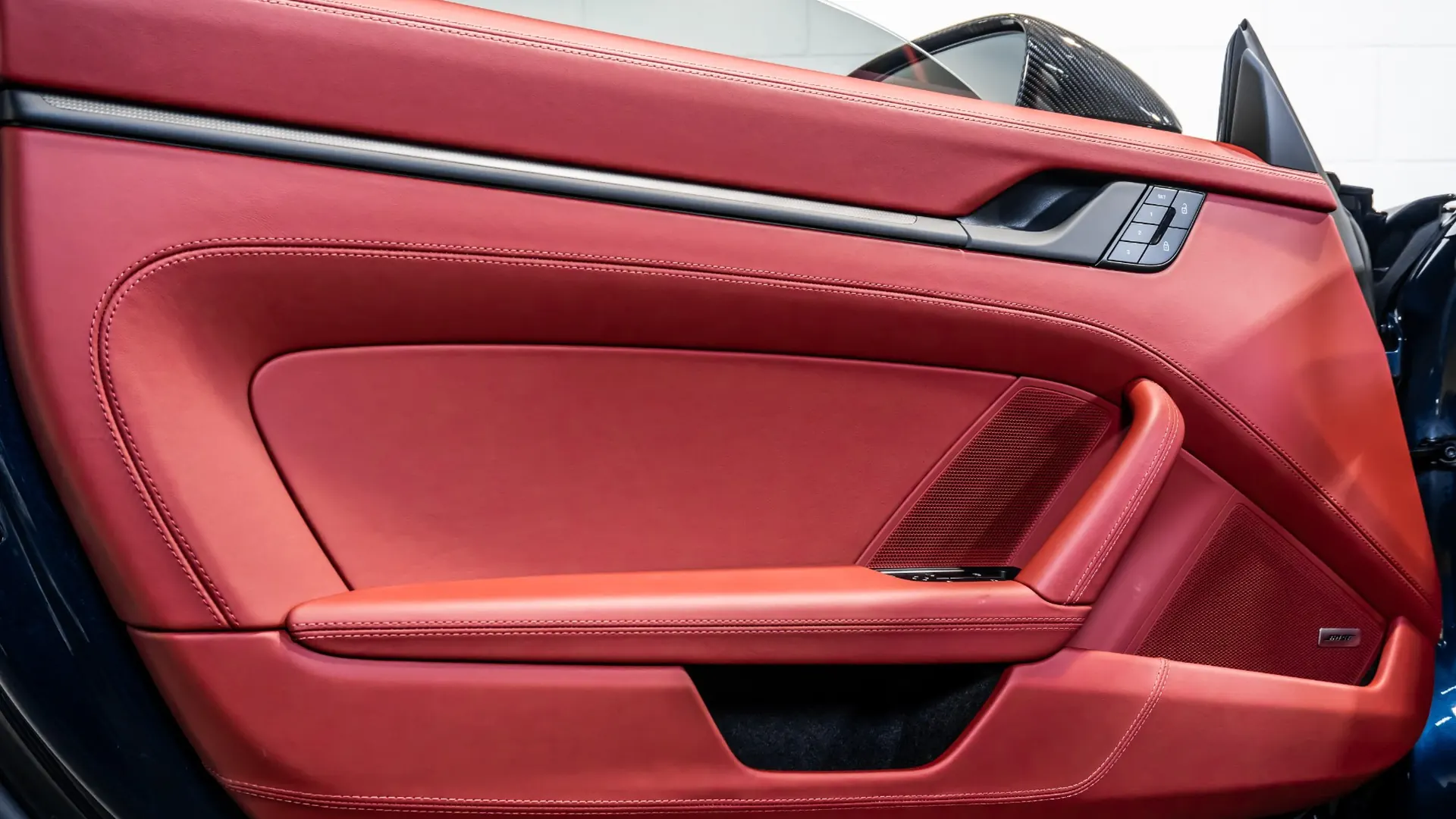 Porsche 911 — photo 17