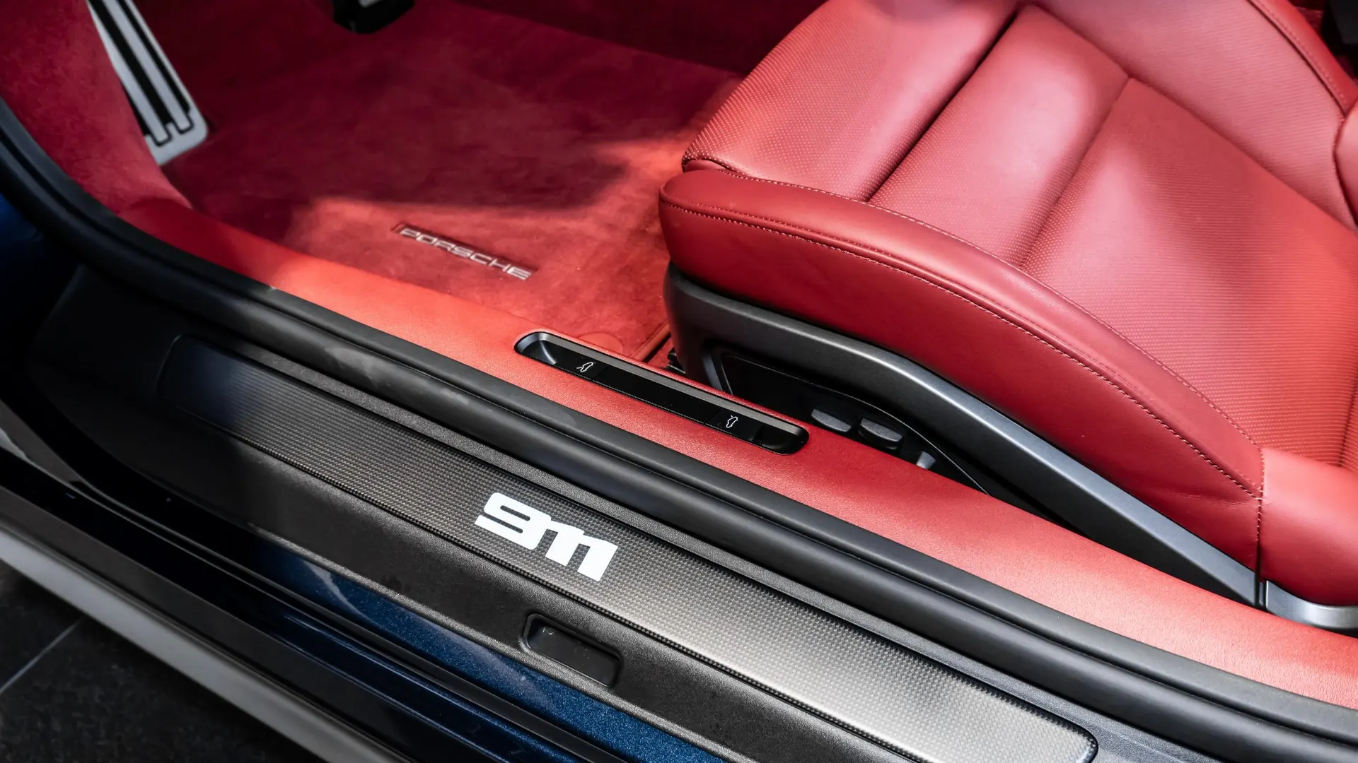 Porsche 911 — photo 18