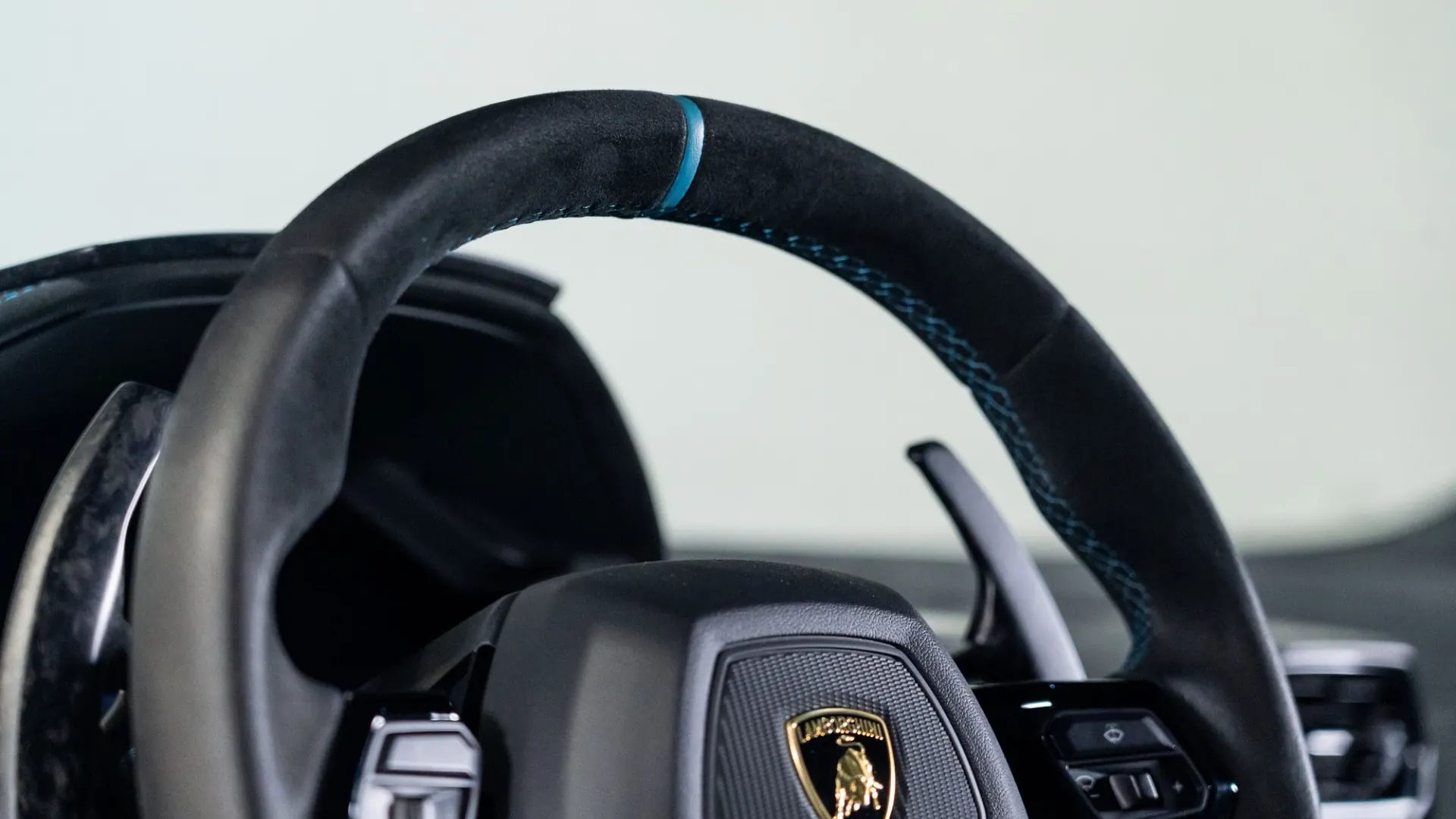 Lamborghini Huracan — photo 18