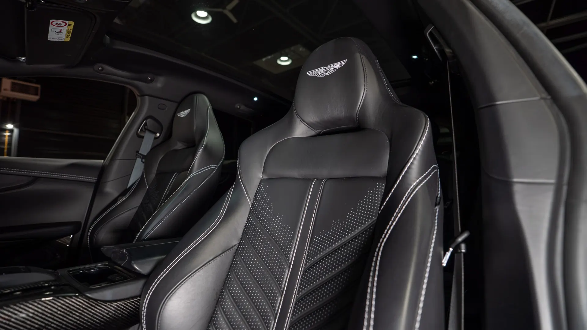 Aston Martin DBX — photo 10