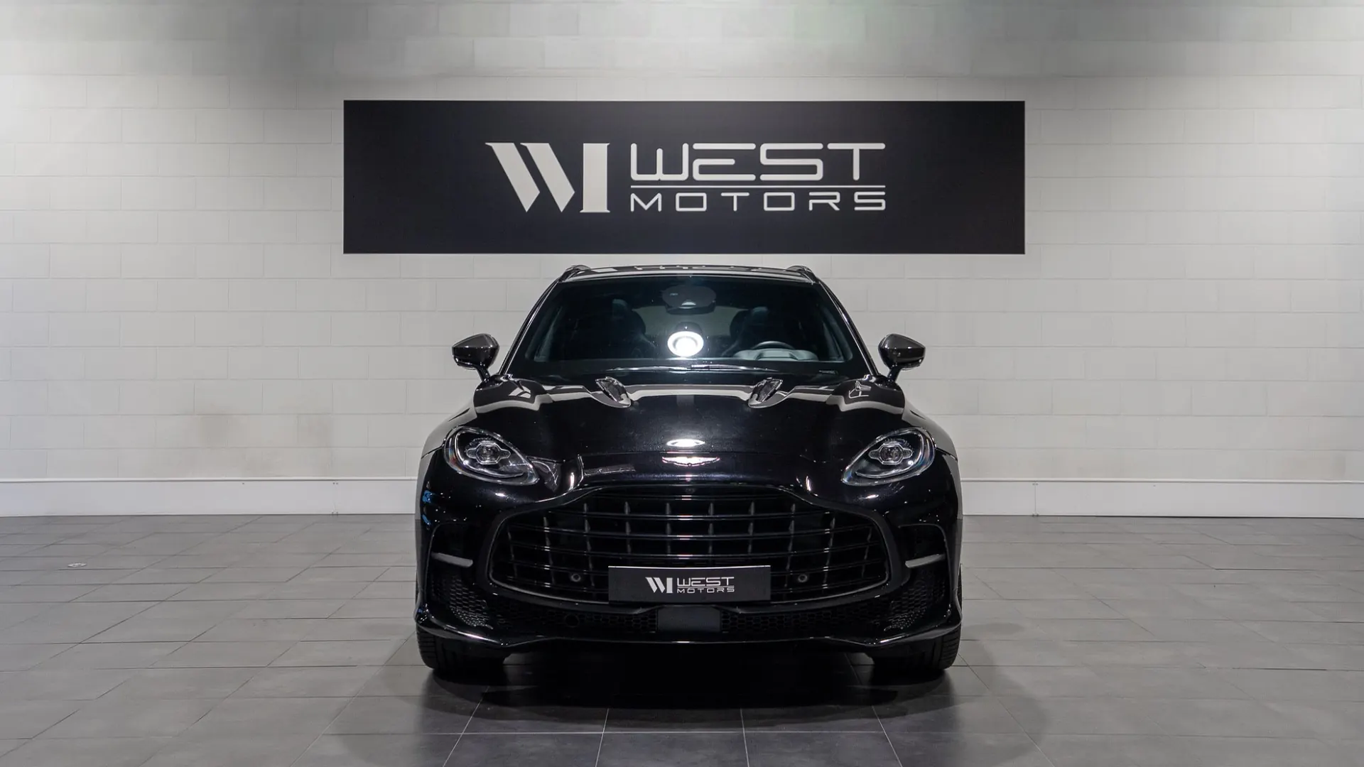 Aston Martin DBX — photo 2