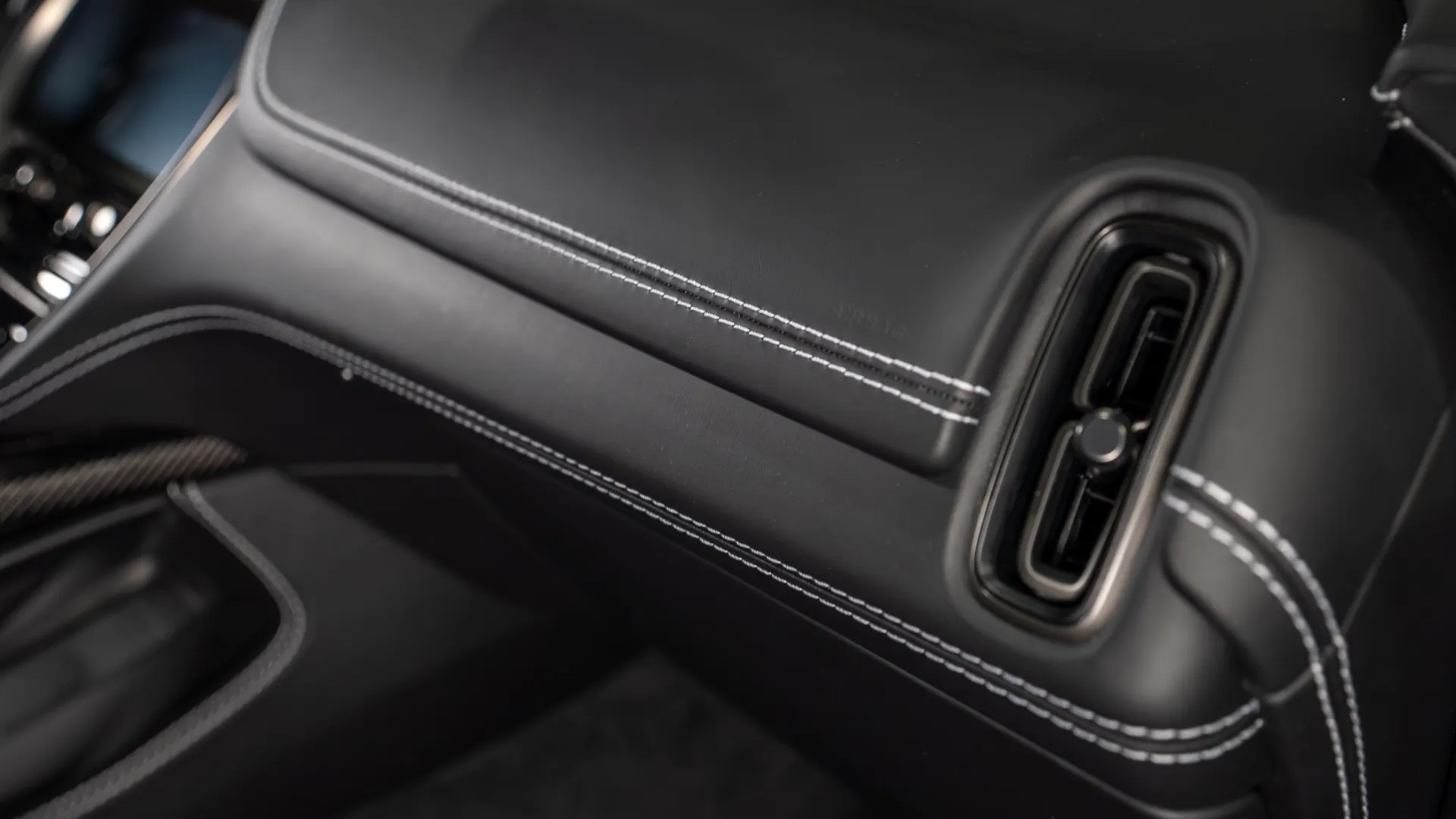 Aston Martin DBX — photo 14