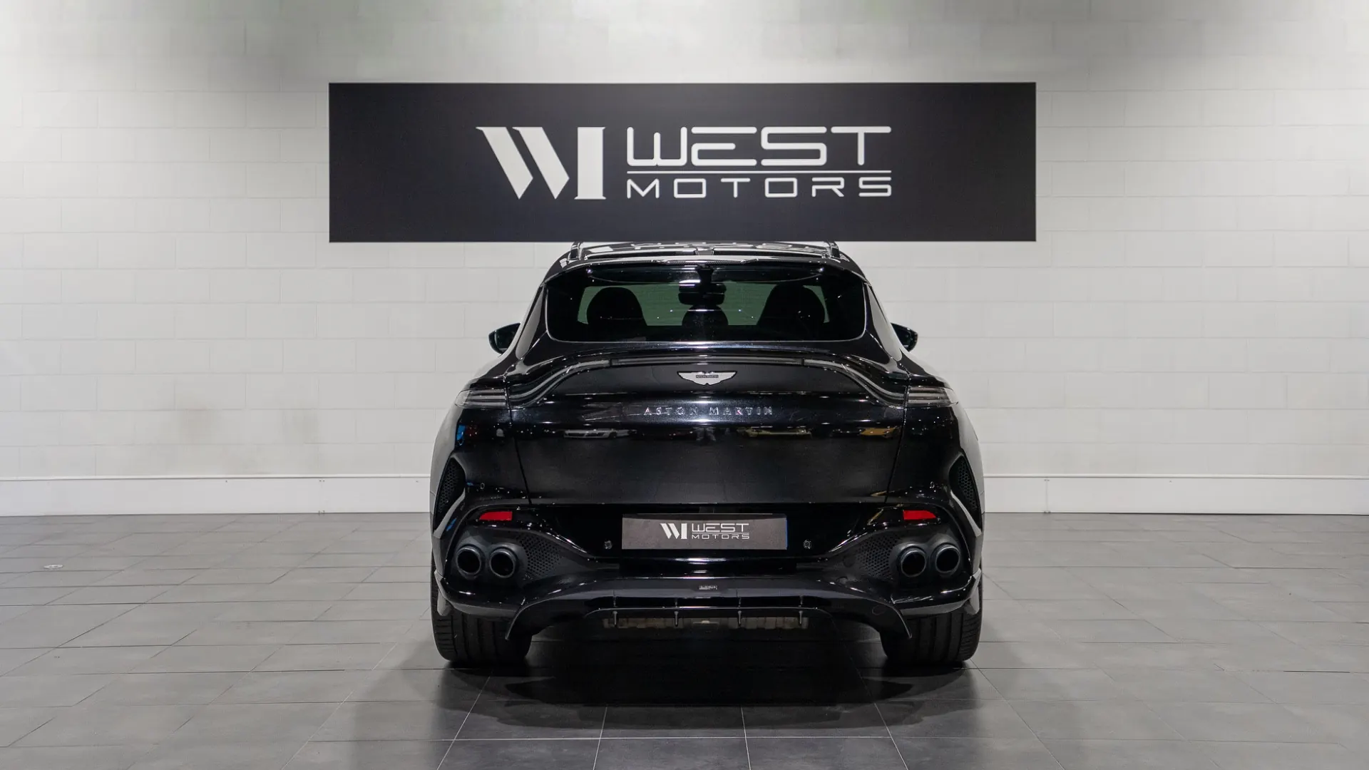 Aston Martin DBX — photo 5