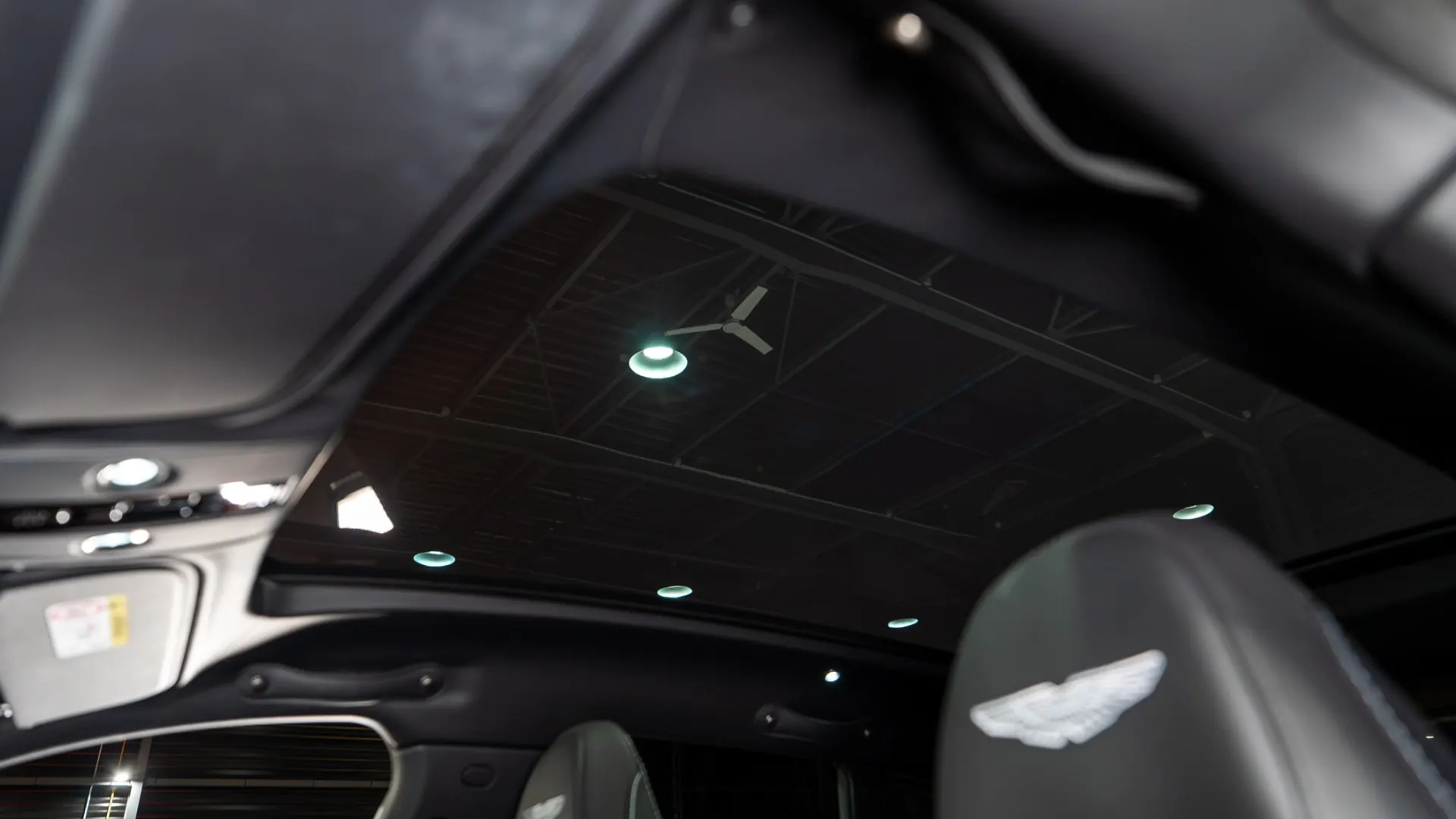 Aston Martin DBX — photo 12