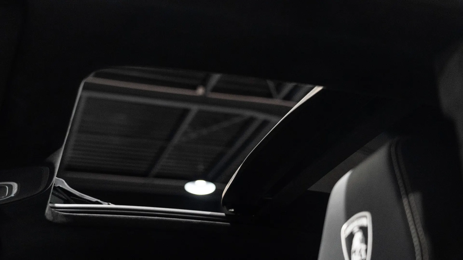 Lamborghini Urus — photo 27