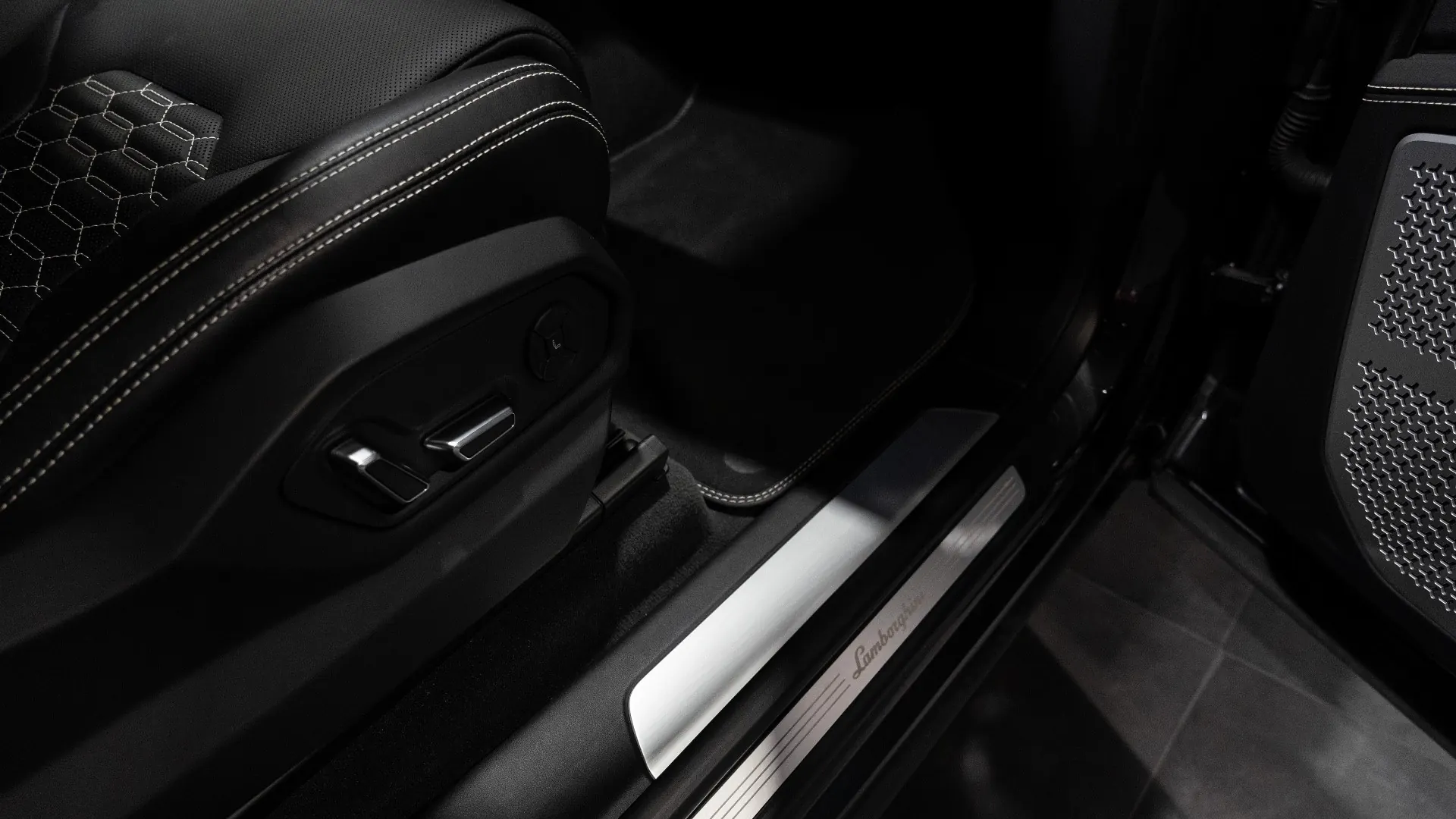 Lamborghini Urus — photo 14