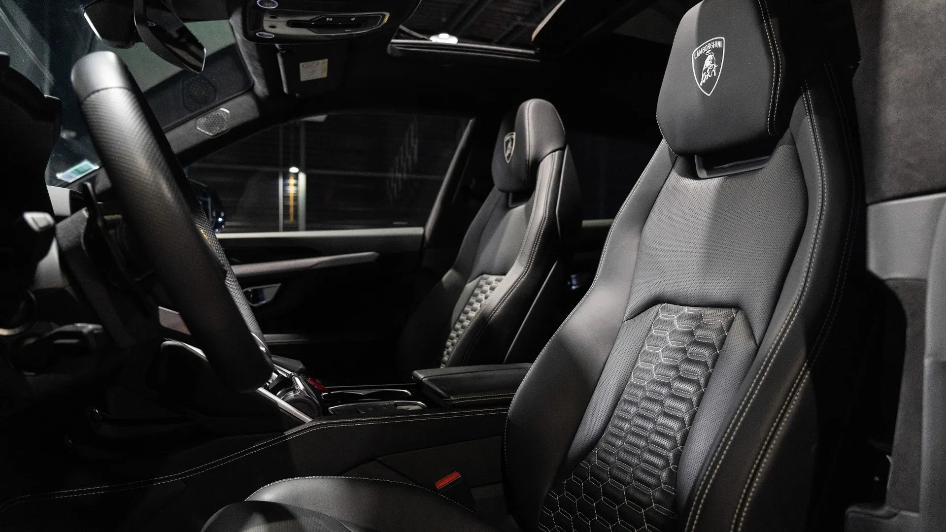 Lamborghini Urus — photo 11