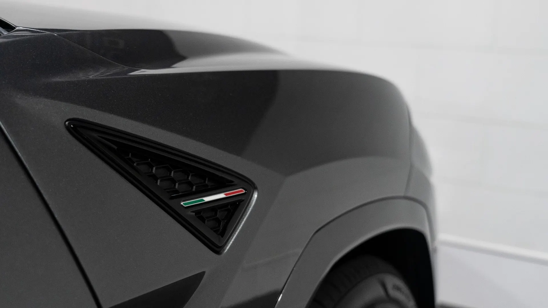 Lamborghini Urus — photo 7