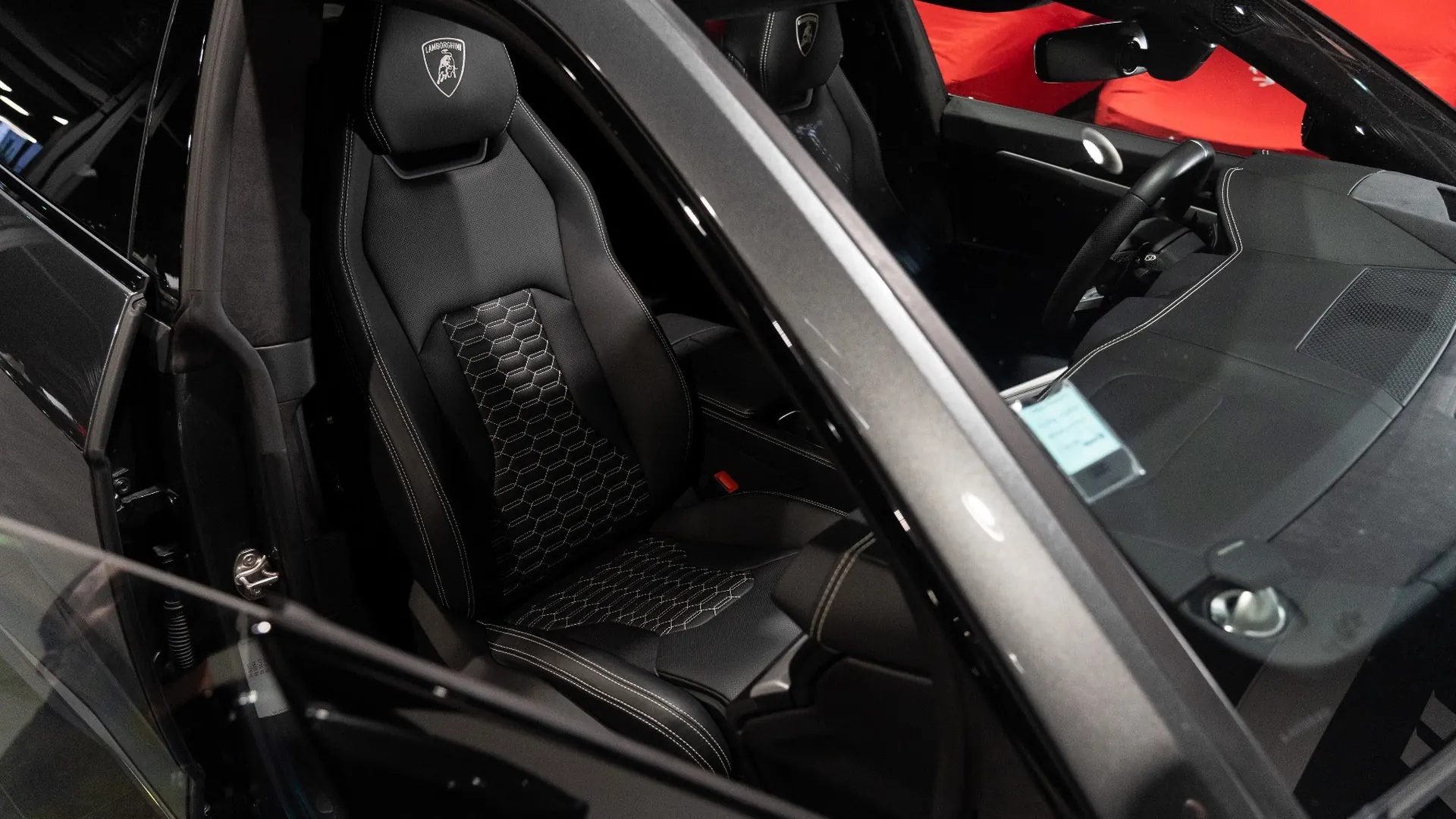 Lamborghini Urus — photo 10