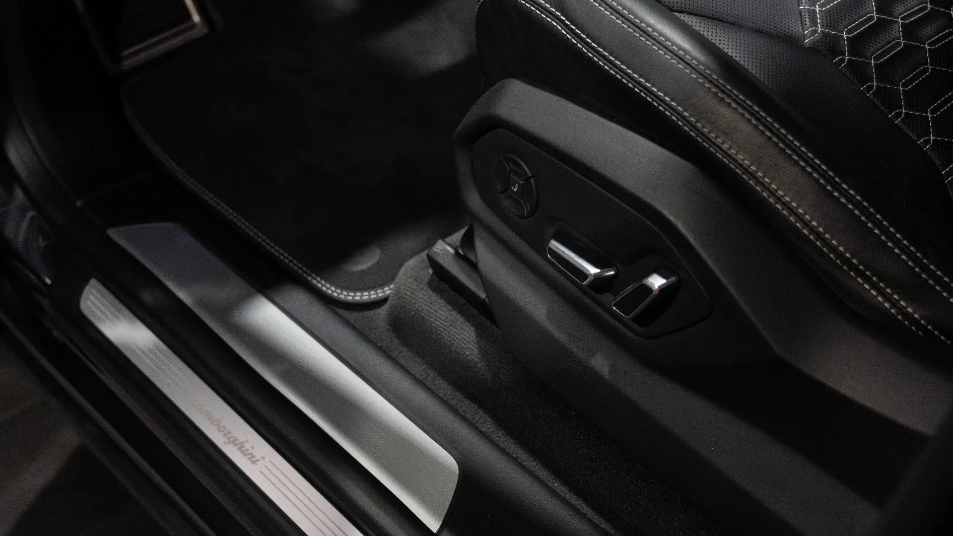 Lamborghini Urus — photo 13