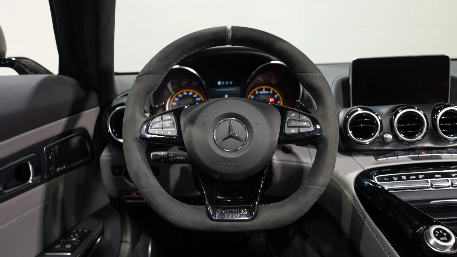 Mercedes-Benz AMG GT — photo 17