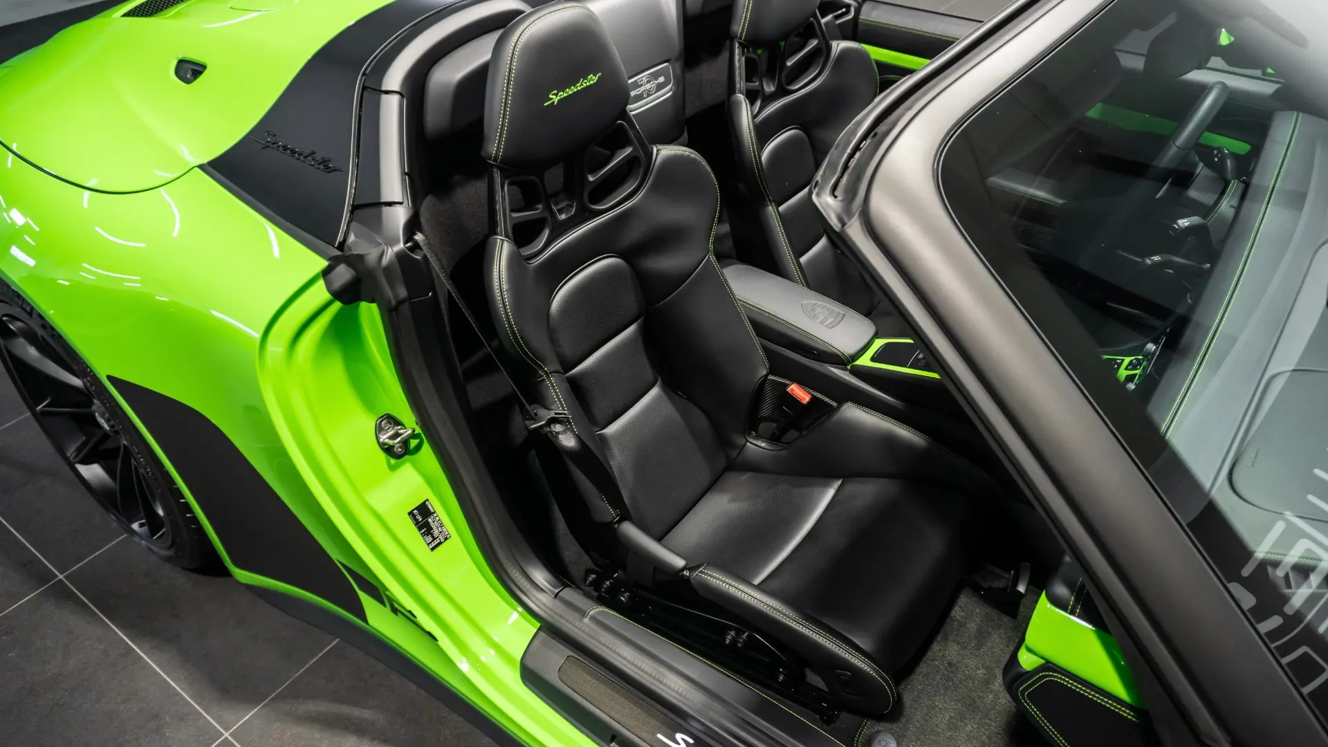 Porsche 911 — photo 12