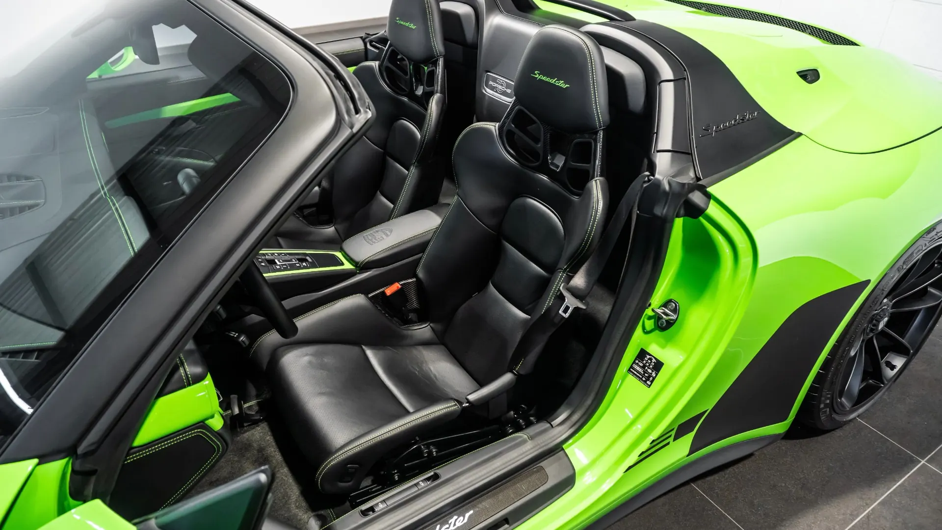 Porsche 911 — photo 13