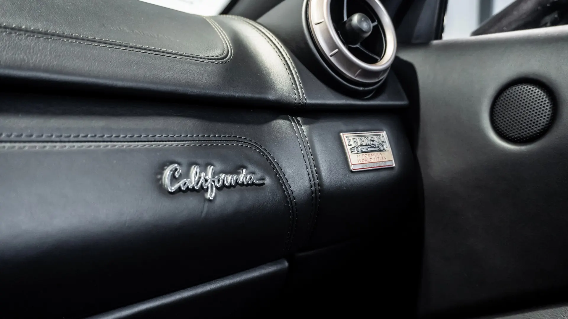 Ferrari California — photo 26