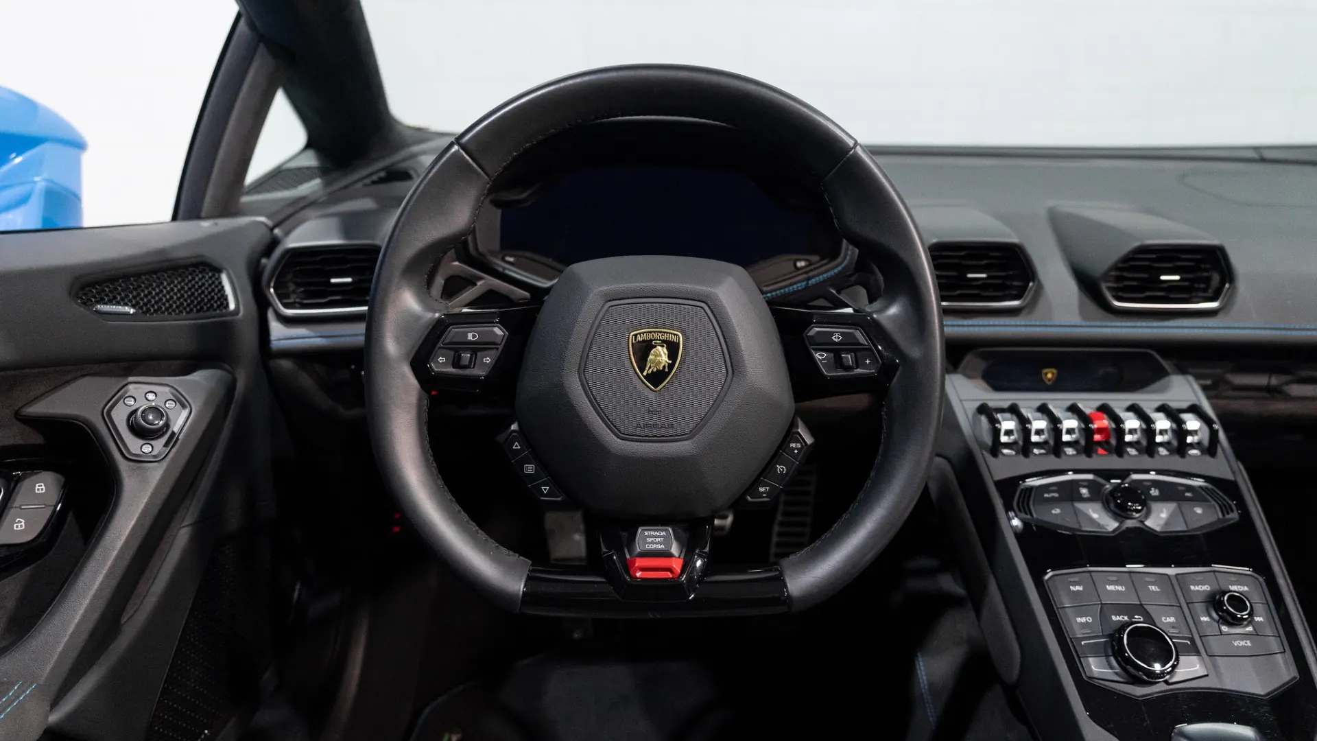 Lamborghini Huracan — photo 16