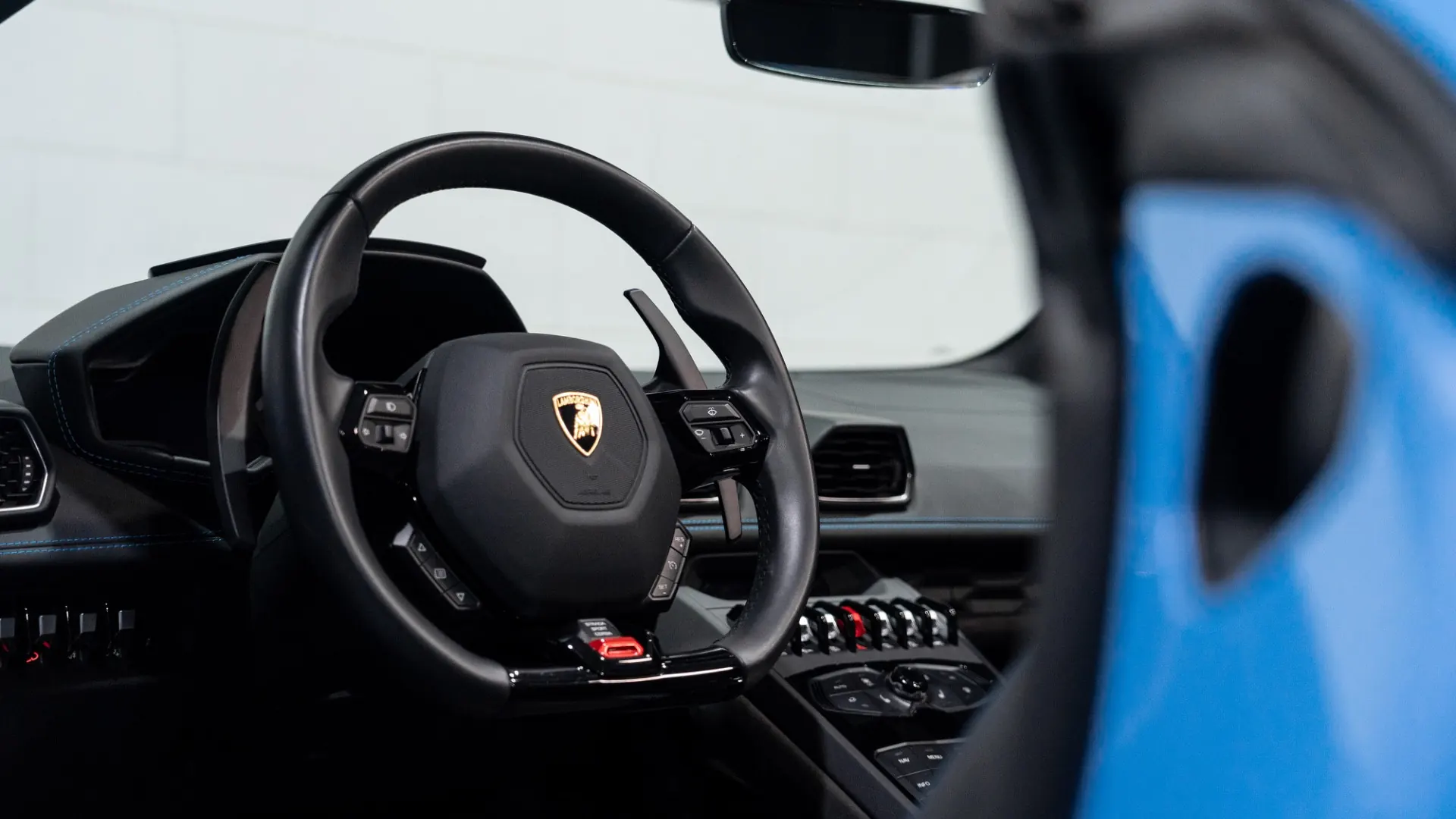 Lamborghini Huracan — photo 28