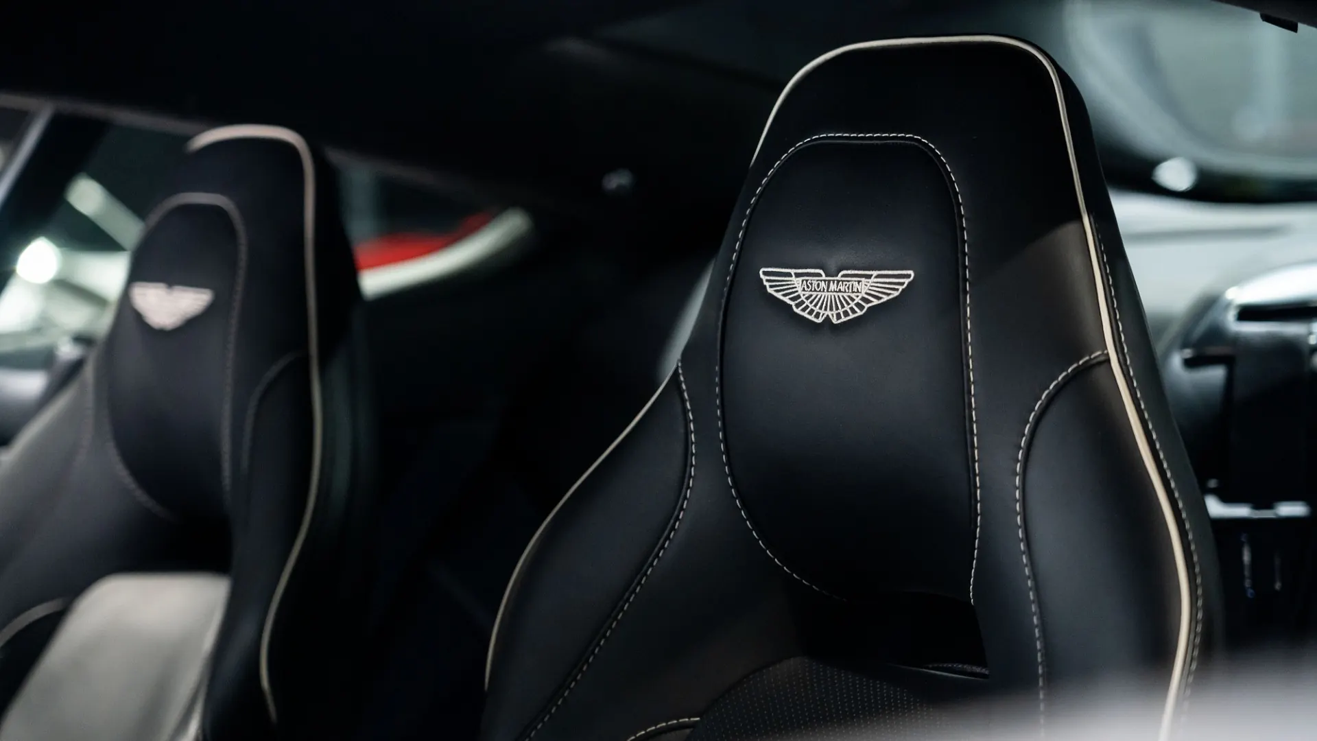 Aston Martin Vanquish — photo 18