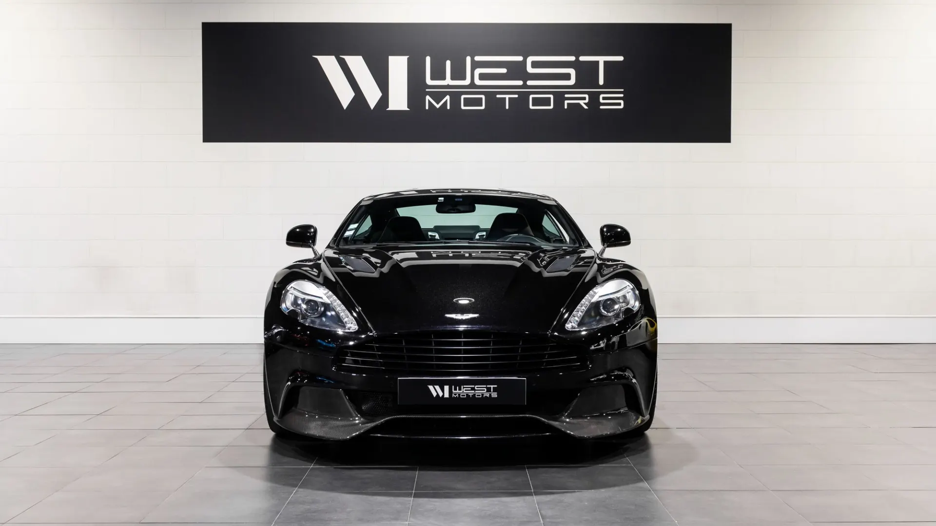Aston Martin Vanquish — photo 2