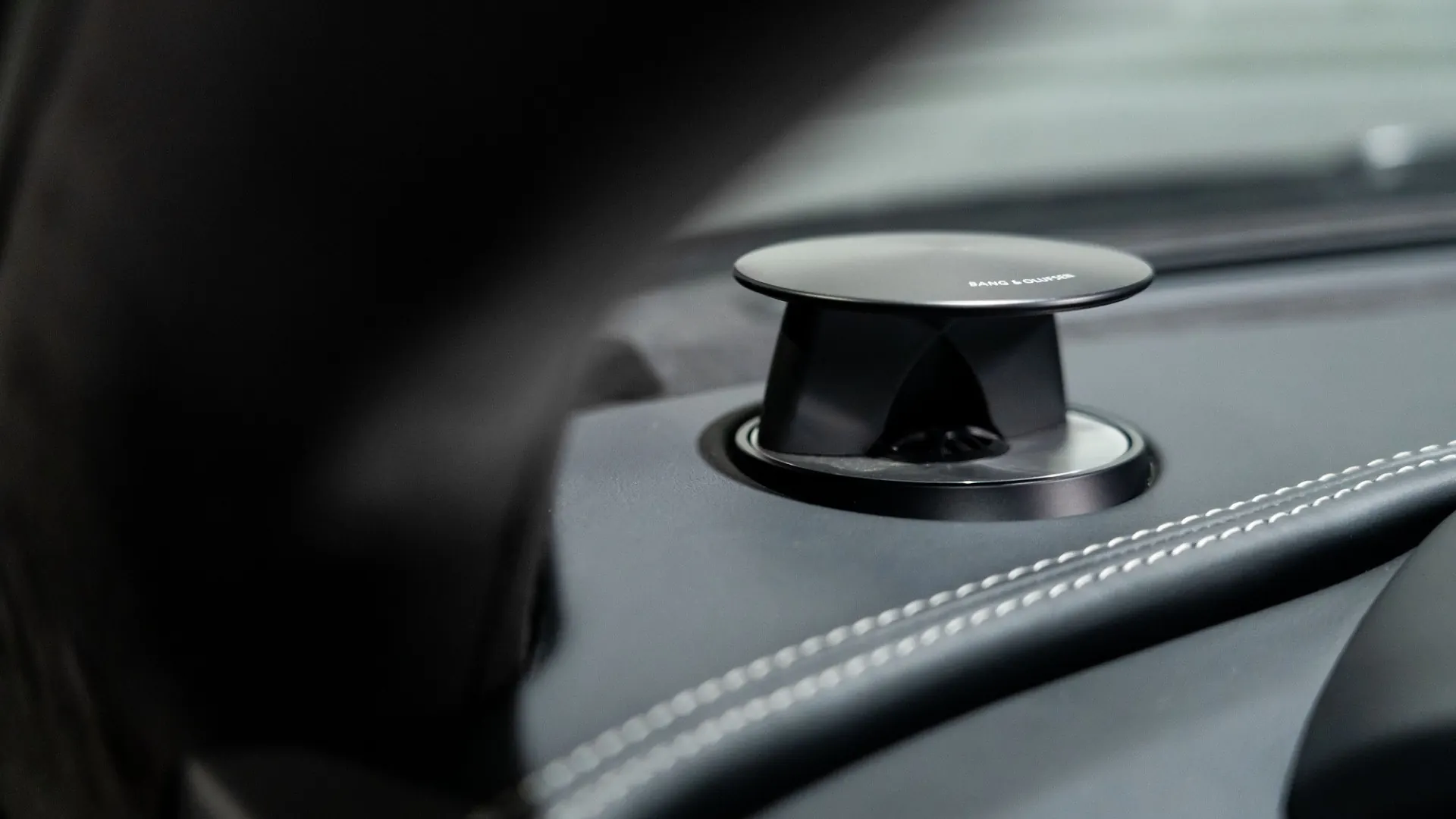 Aston Martin Vanquish — photo 24
