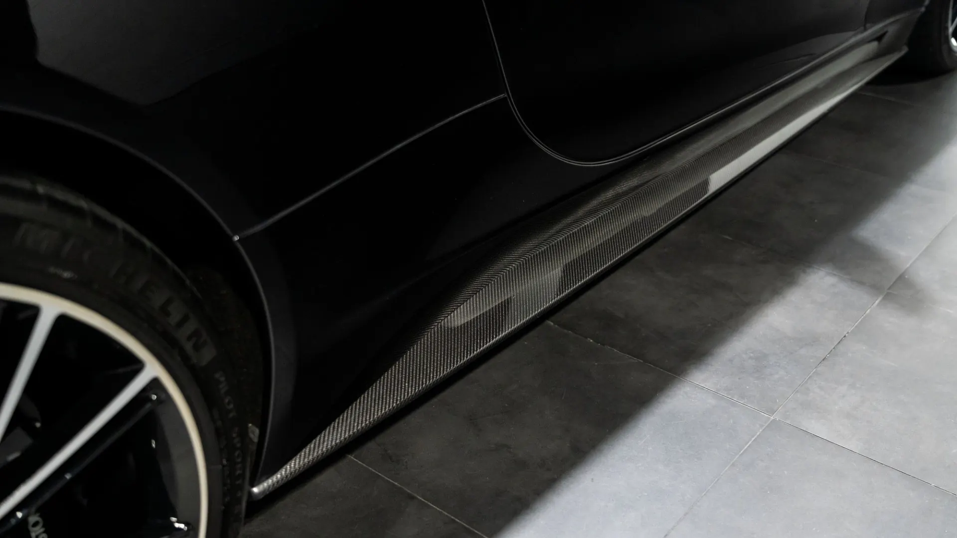 Aston Martin Vanquish — photo 8