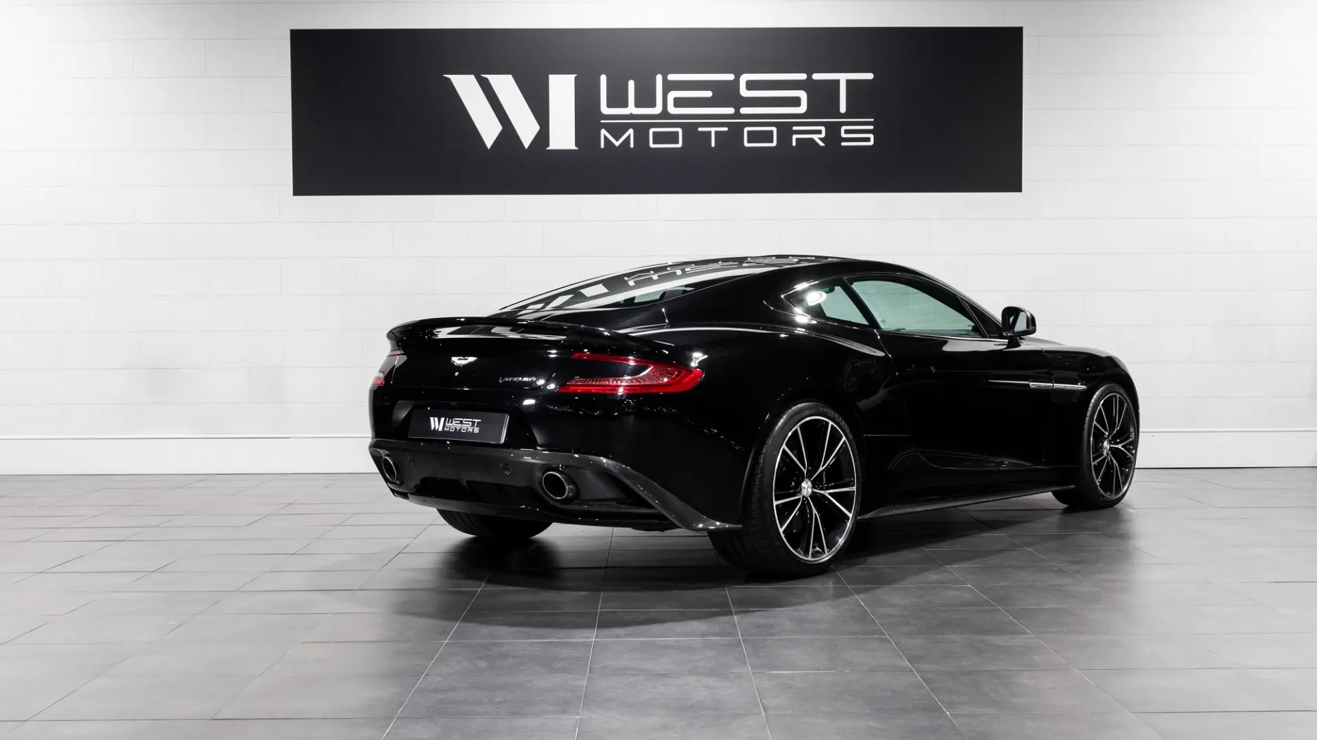 Aston Martin Vanquish — photo 4