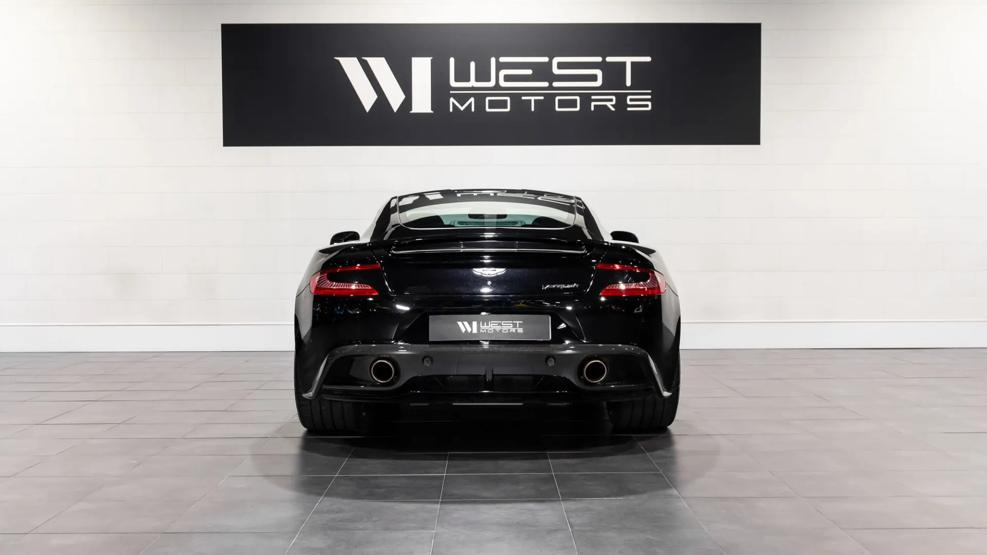 Aston Martin Vanquish — photo 5