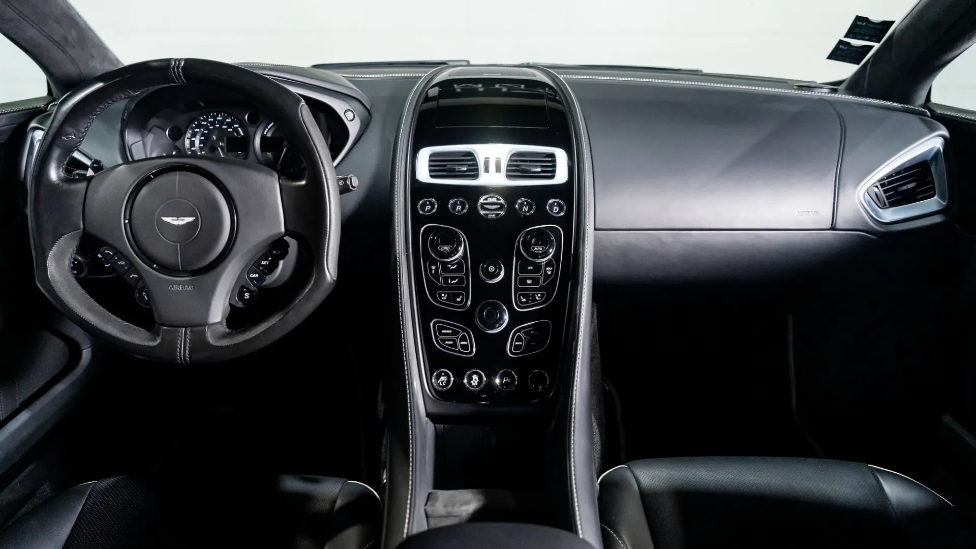 Aston Martin Vanquish — photo 12