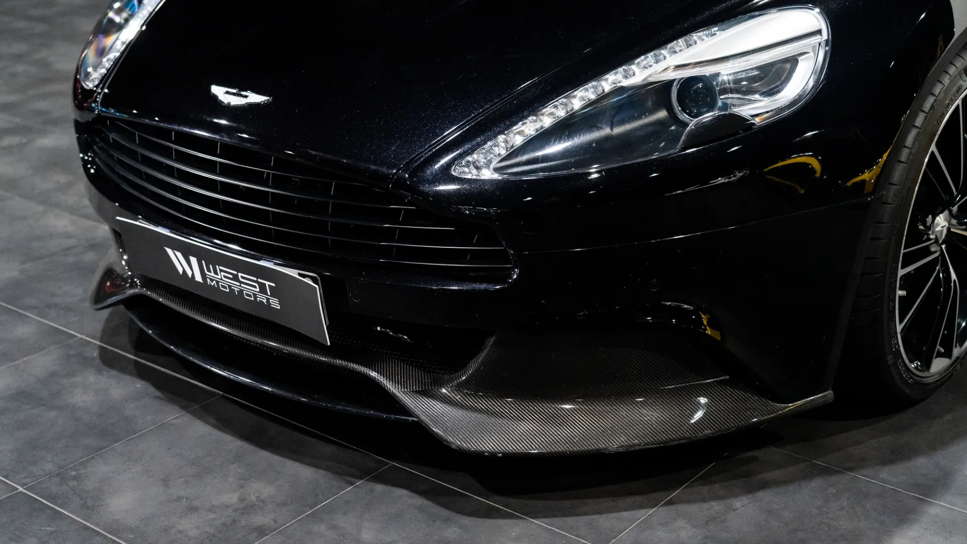 Aston Martin Vanquish — photo 7